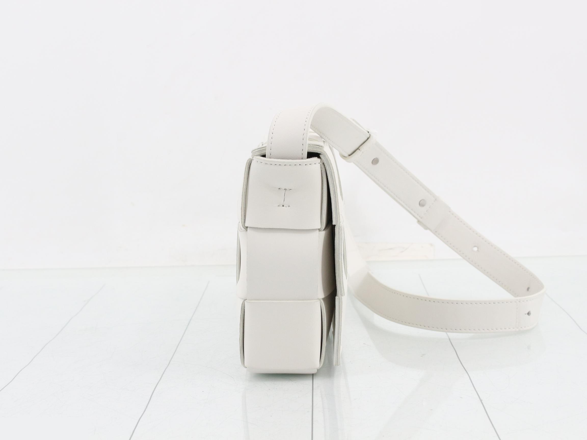 Maxi Intrecciato Cassette Leather Shoulder Bag, White — view 4