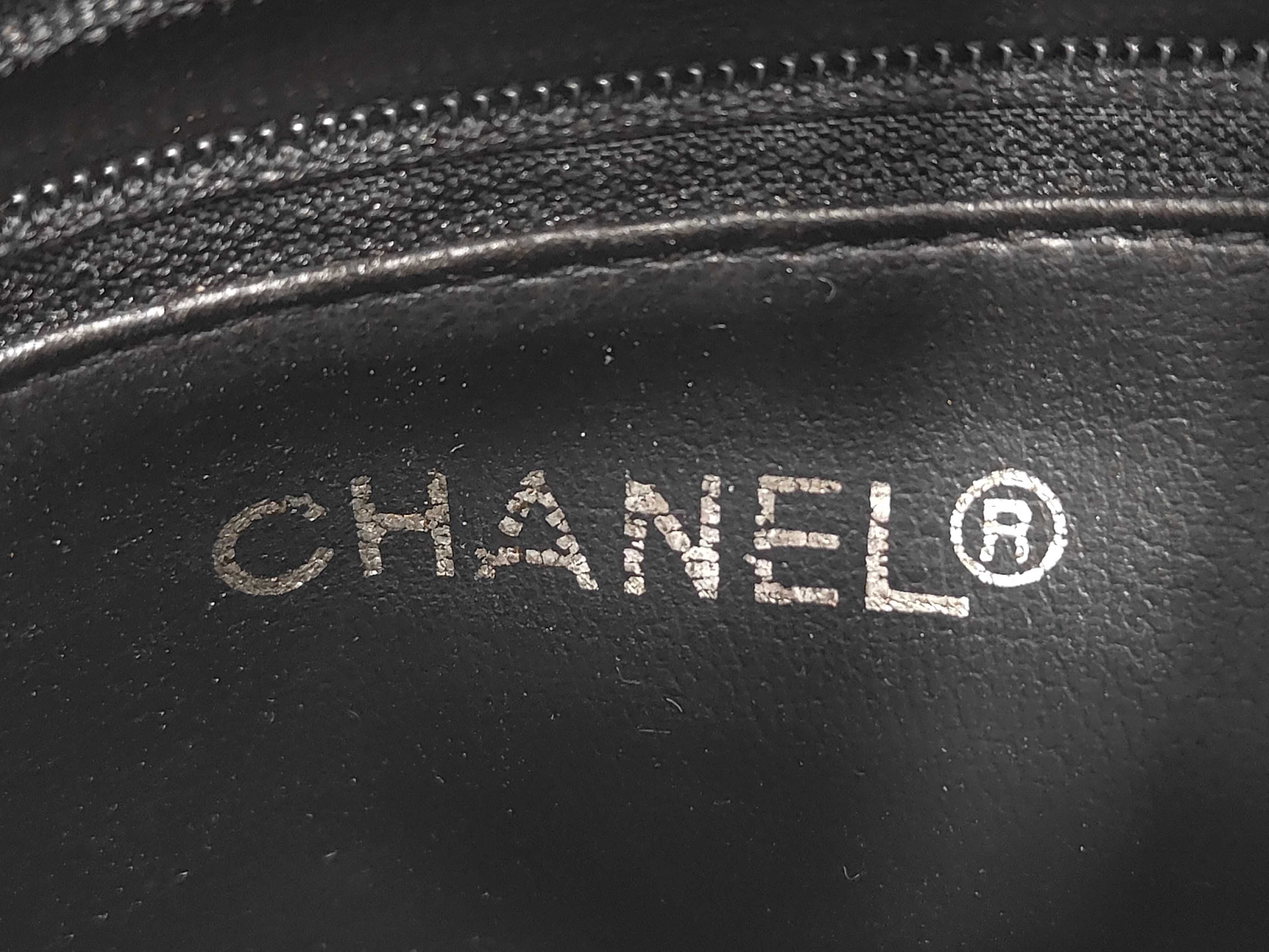 Matelassé Leather Chain Shoulder Bag with Serial Number Card (matching number) and Box. — view 9