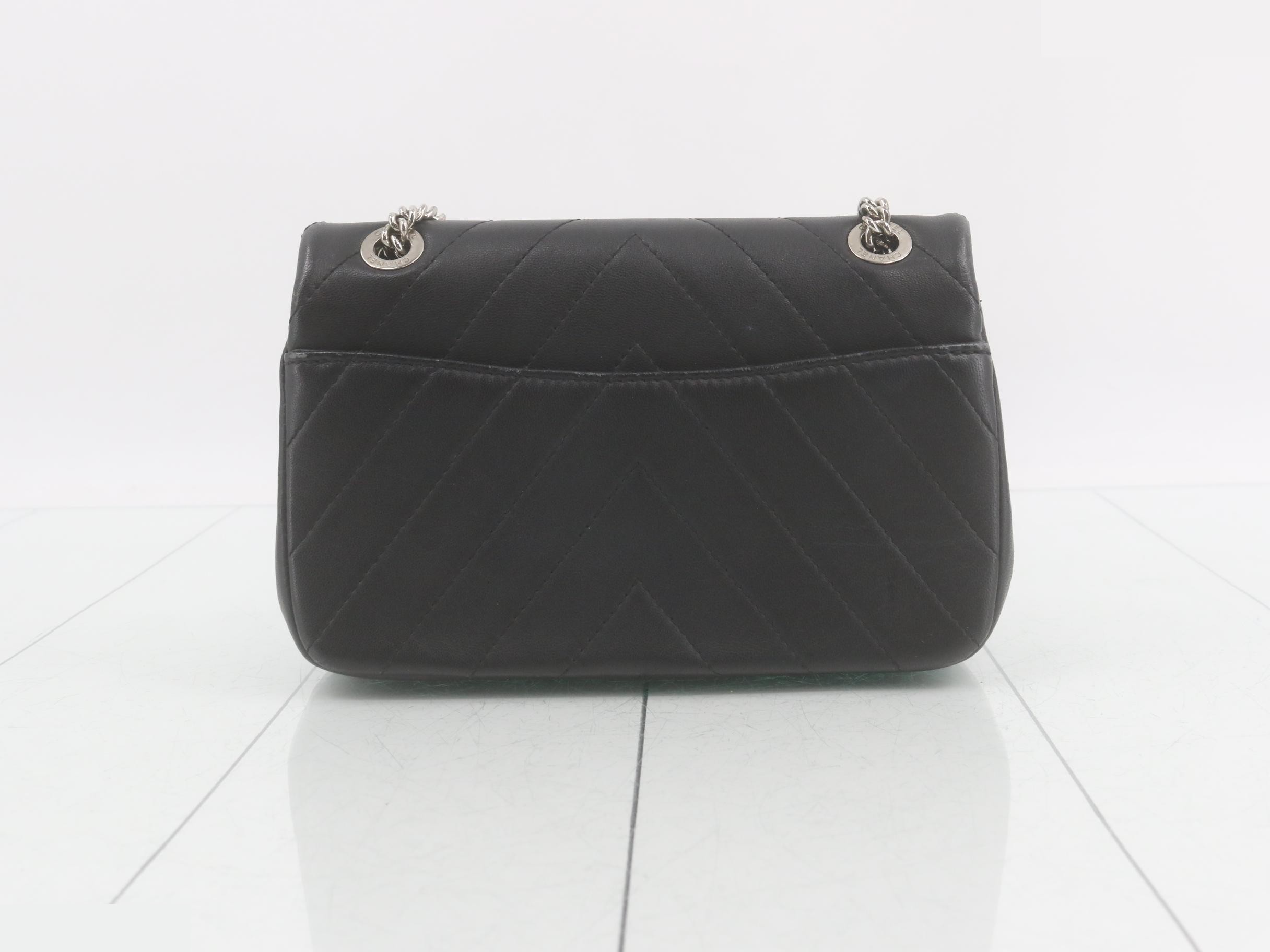 V-stitch leather chain shoulder bag, black — view 3