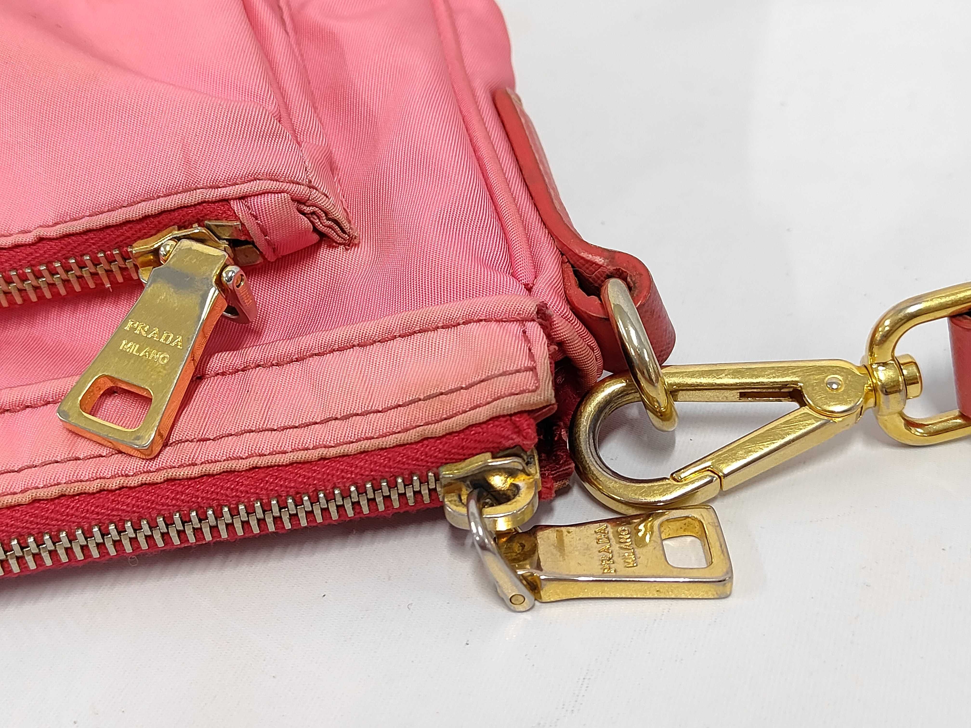 nylon shoulder bag with white tag. — view 7