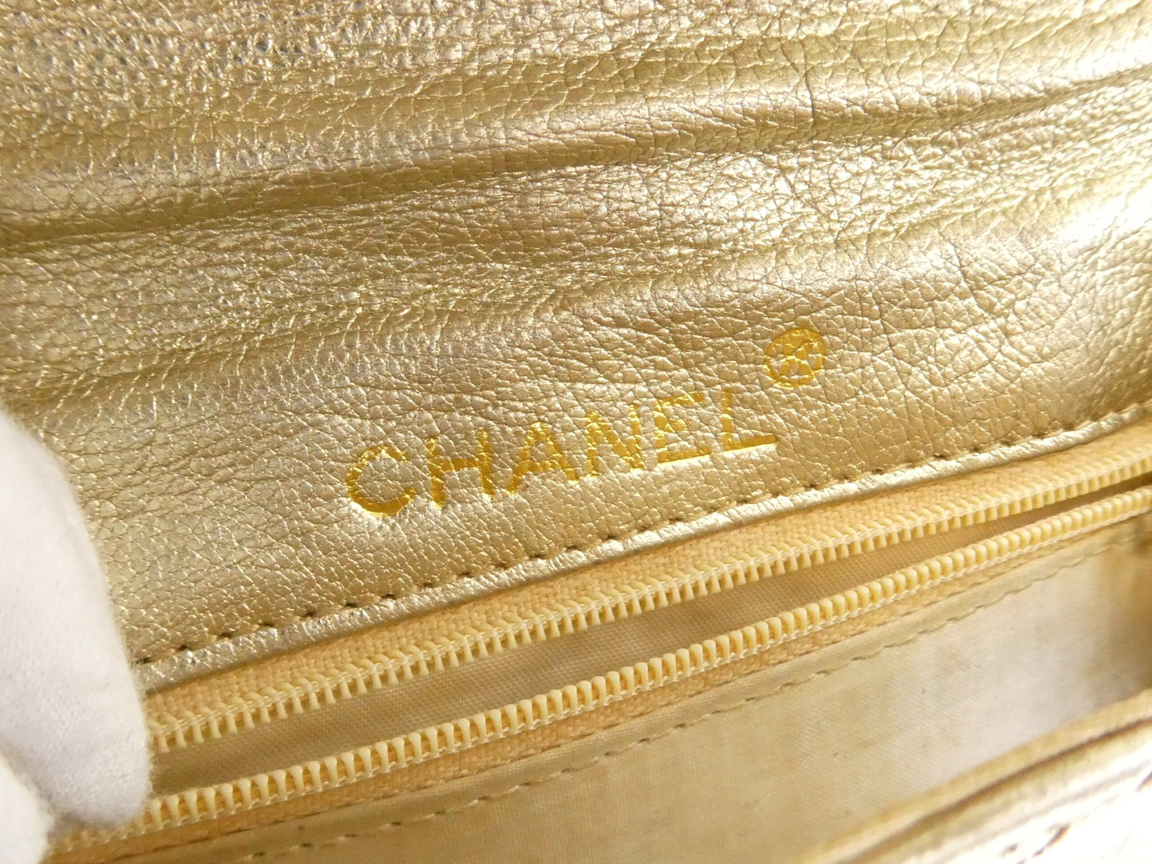 Matelassé Coco Mark Leather Chain Shoulder Bag — view 8