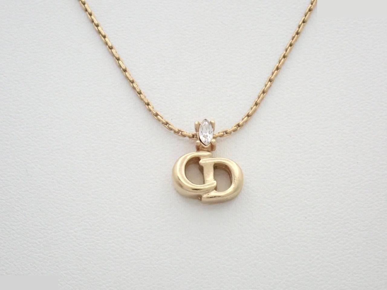 Gold necklace with stone, neck circumference approximately 45cm