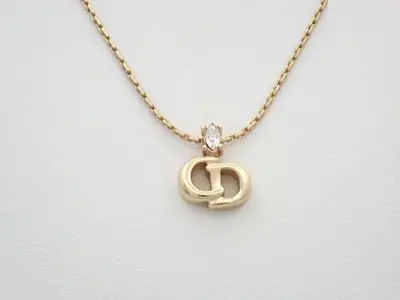 Gold necklace with stone, neck circumference approximately 45cm