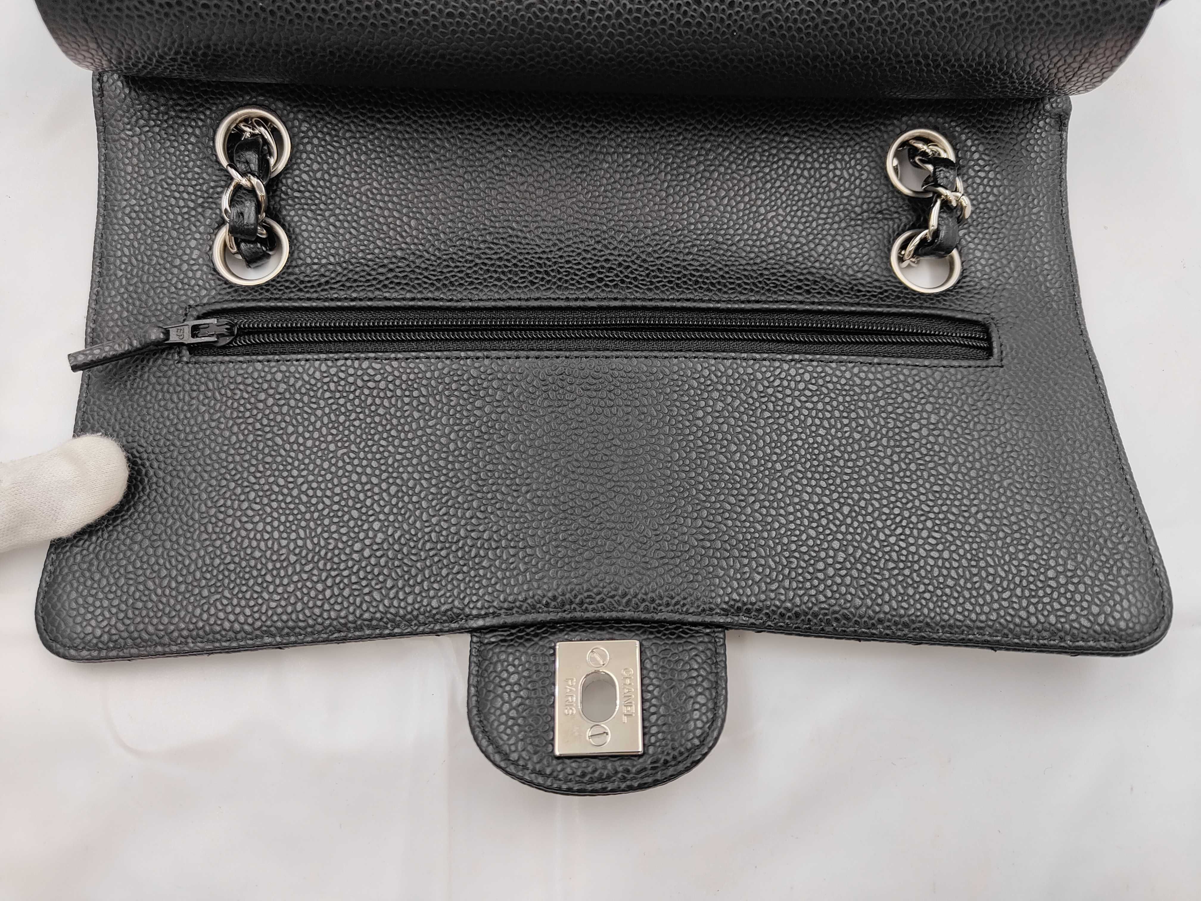Matelassé 25 Caviar Skin Black Shoulder Bag with Silver Hardware (Serial Number 12159713, Series 12) - Includes Card and Seal. — view 7