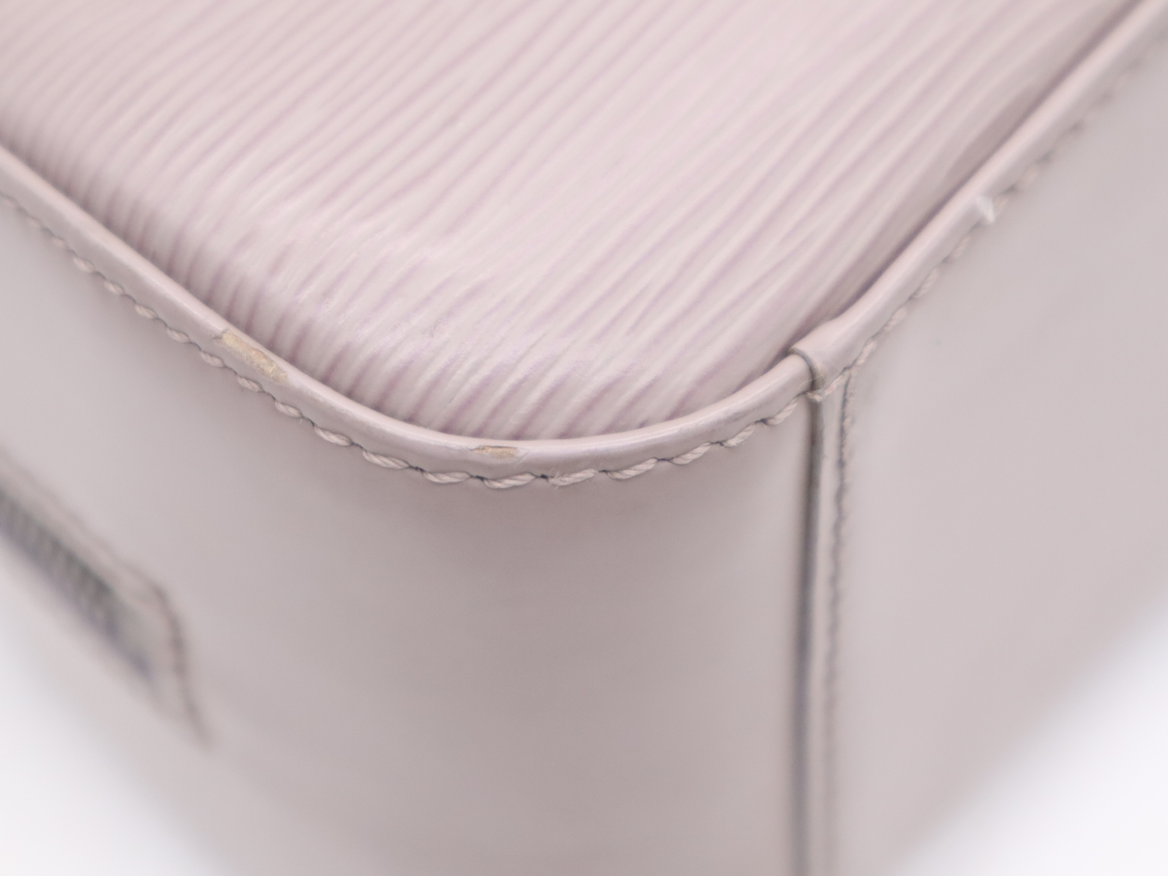 M5208B Epi Jasmine Lilac Handbag — view 11