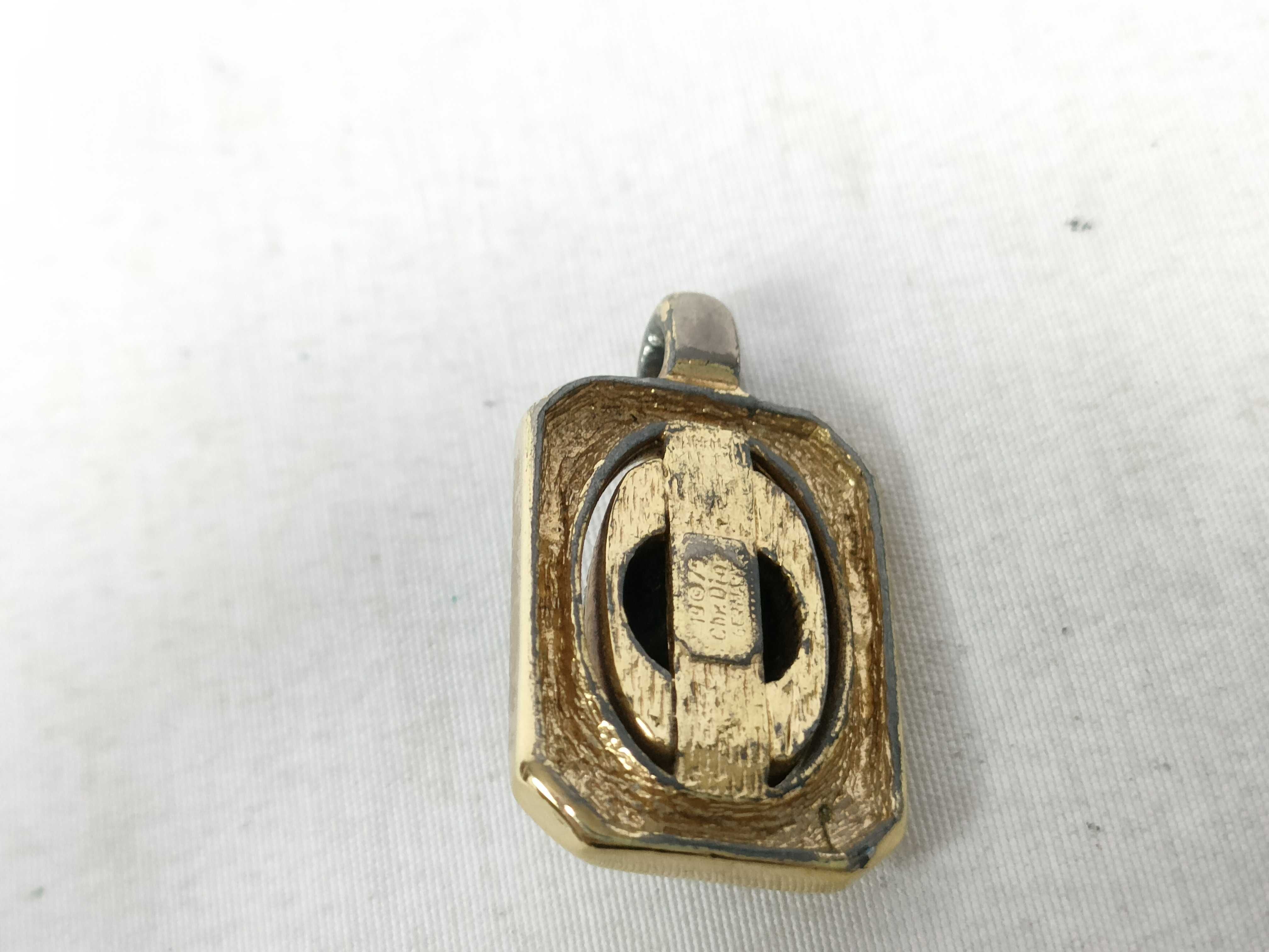 pendant top — view 3