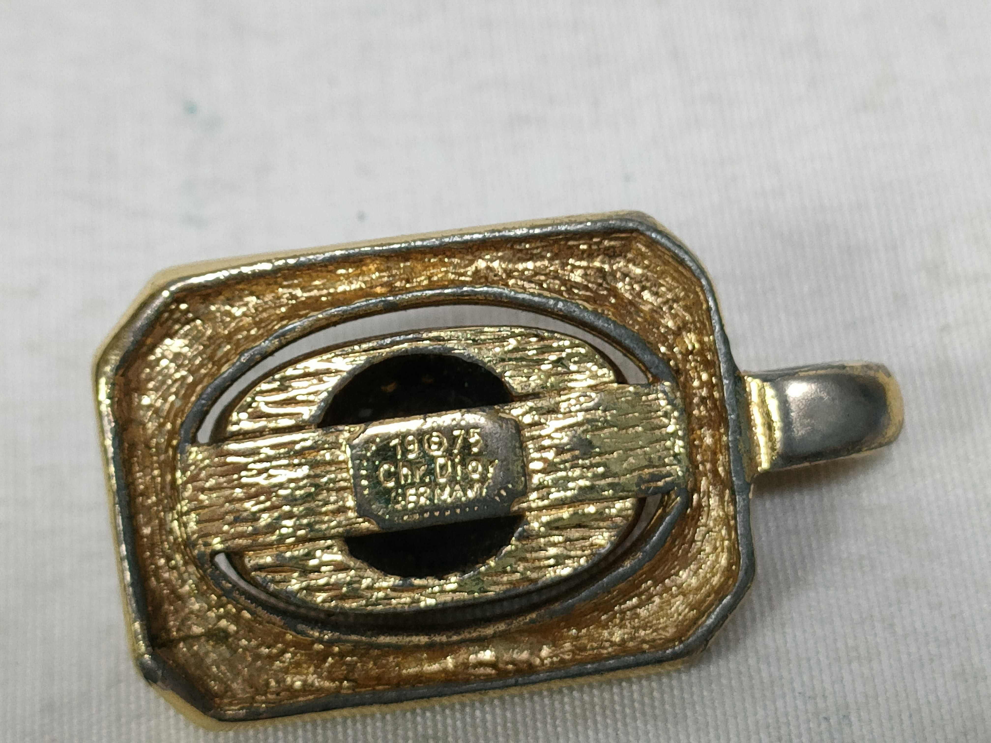 pendant top — view 4
