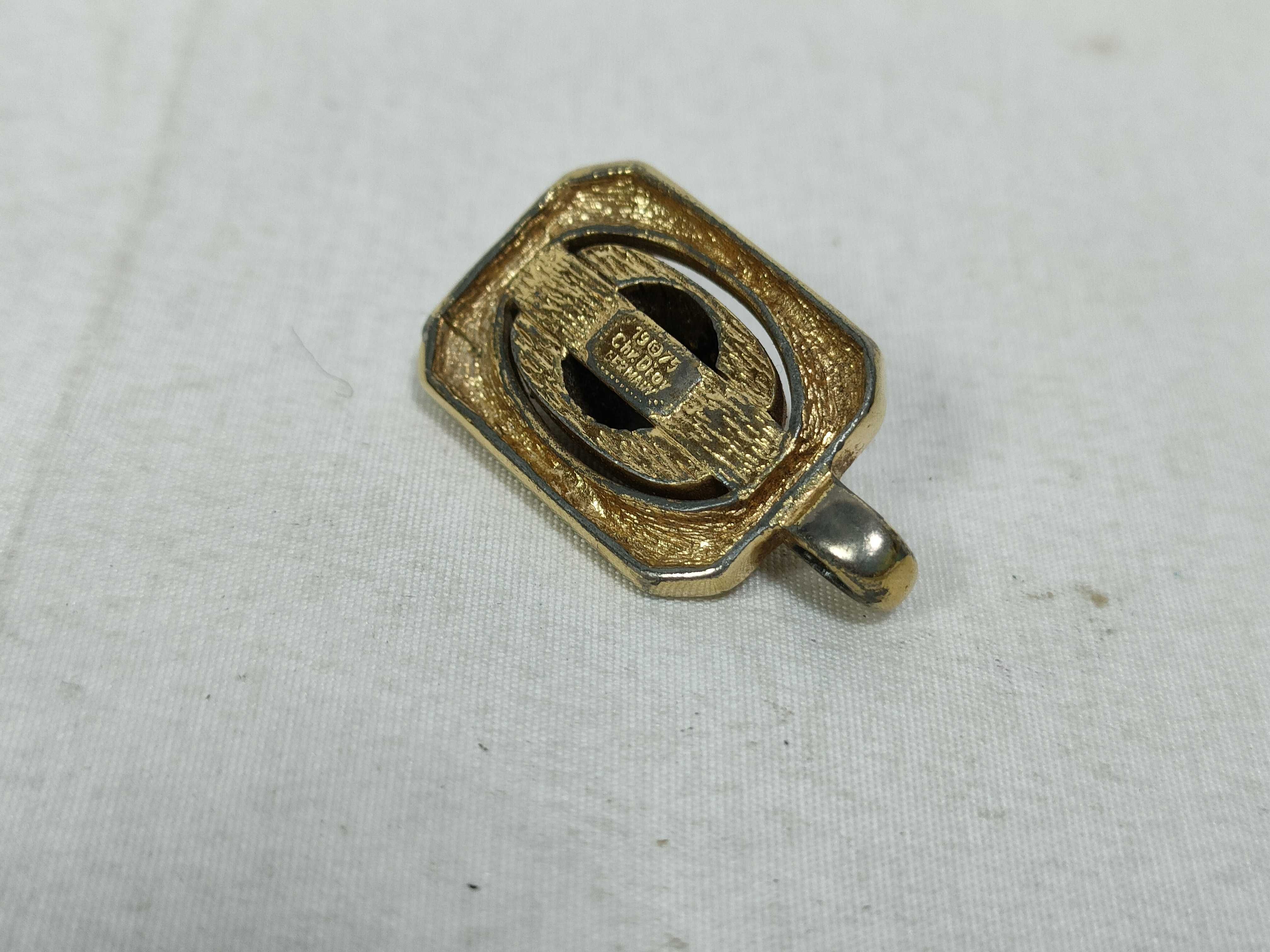 pendant top — view 6