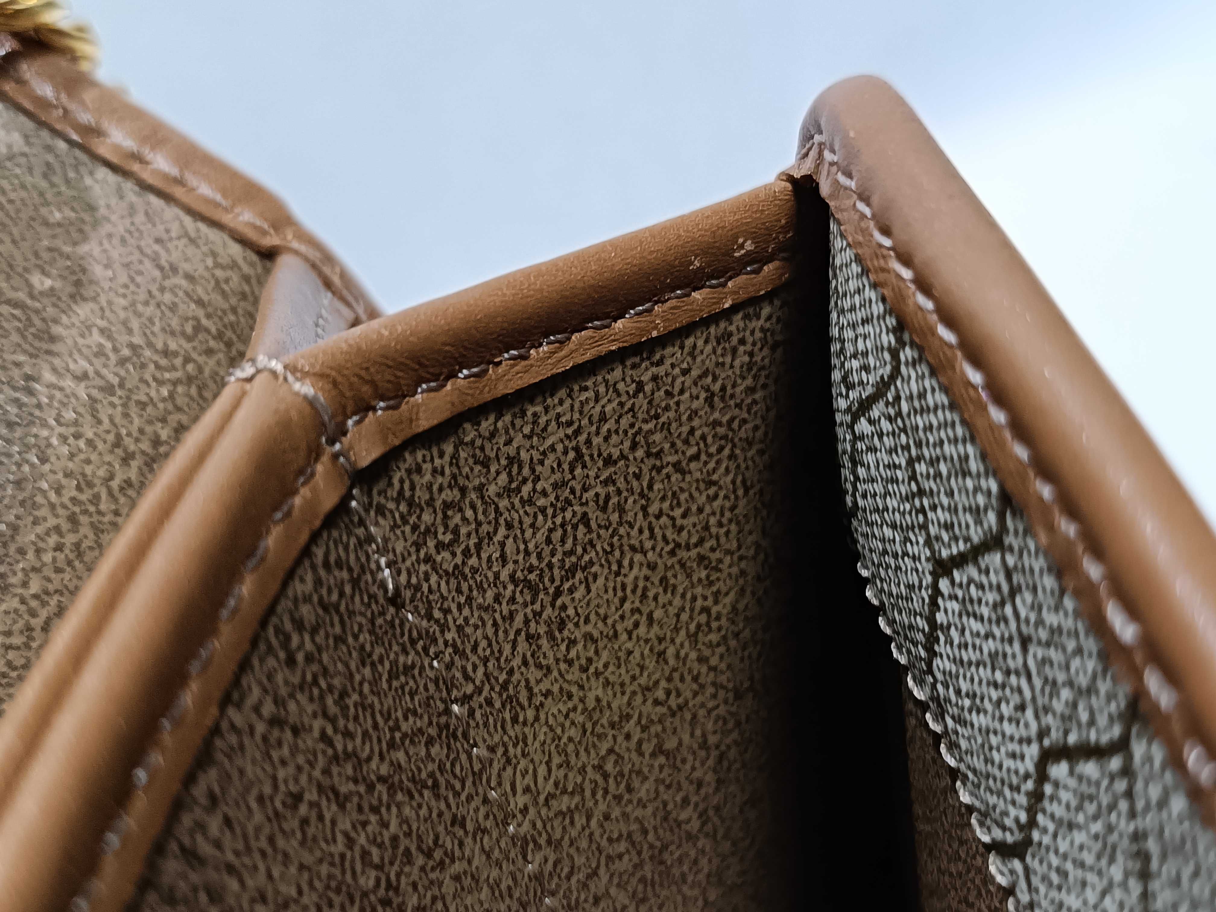 Trotter Chain Shoulder Bag Vintage Shoulder Bag — view 9