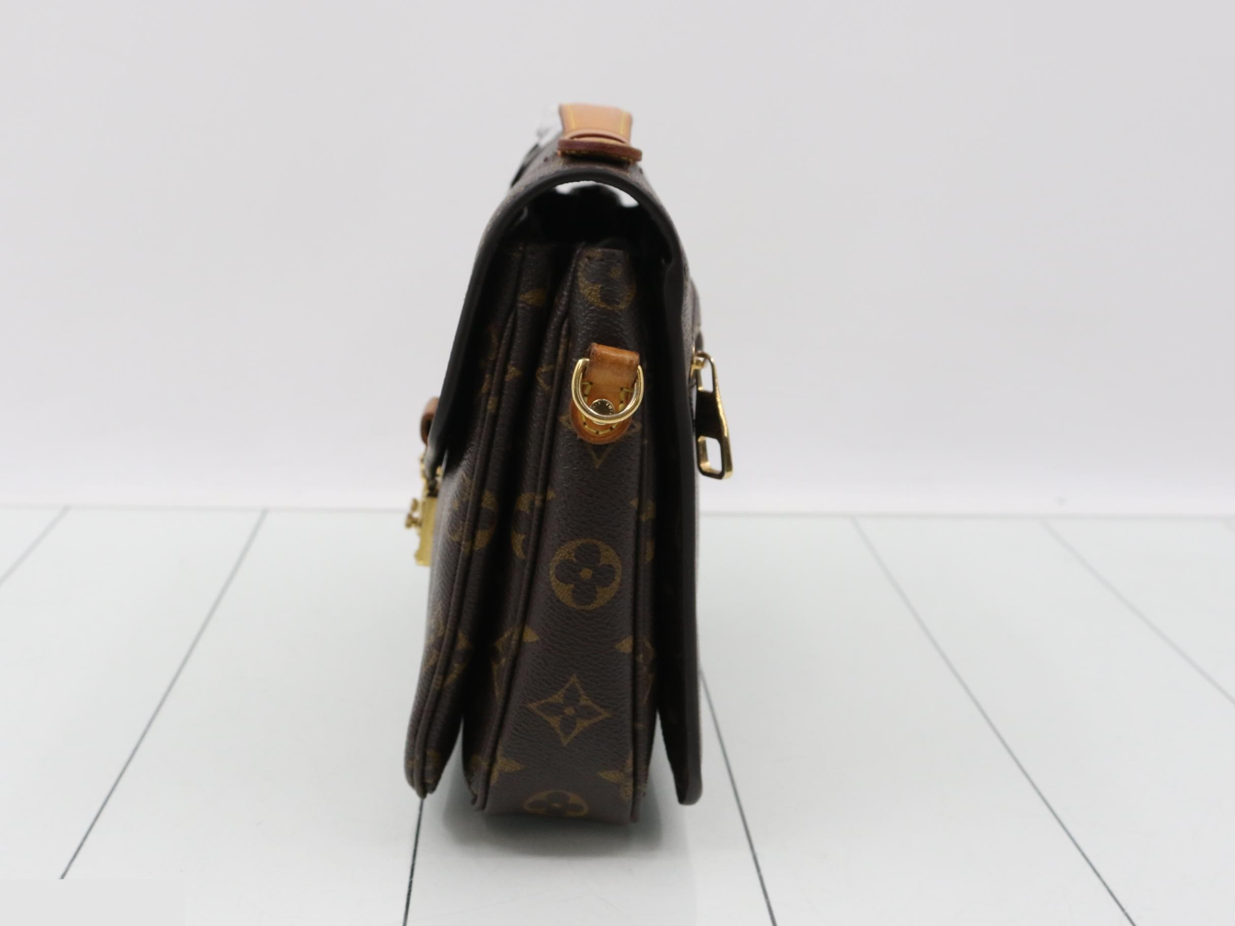 handbag — view 3