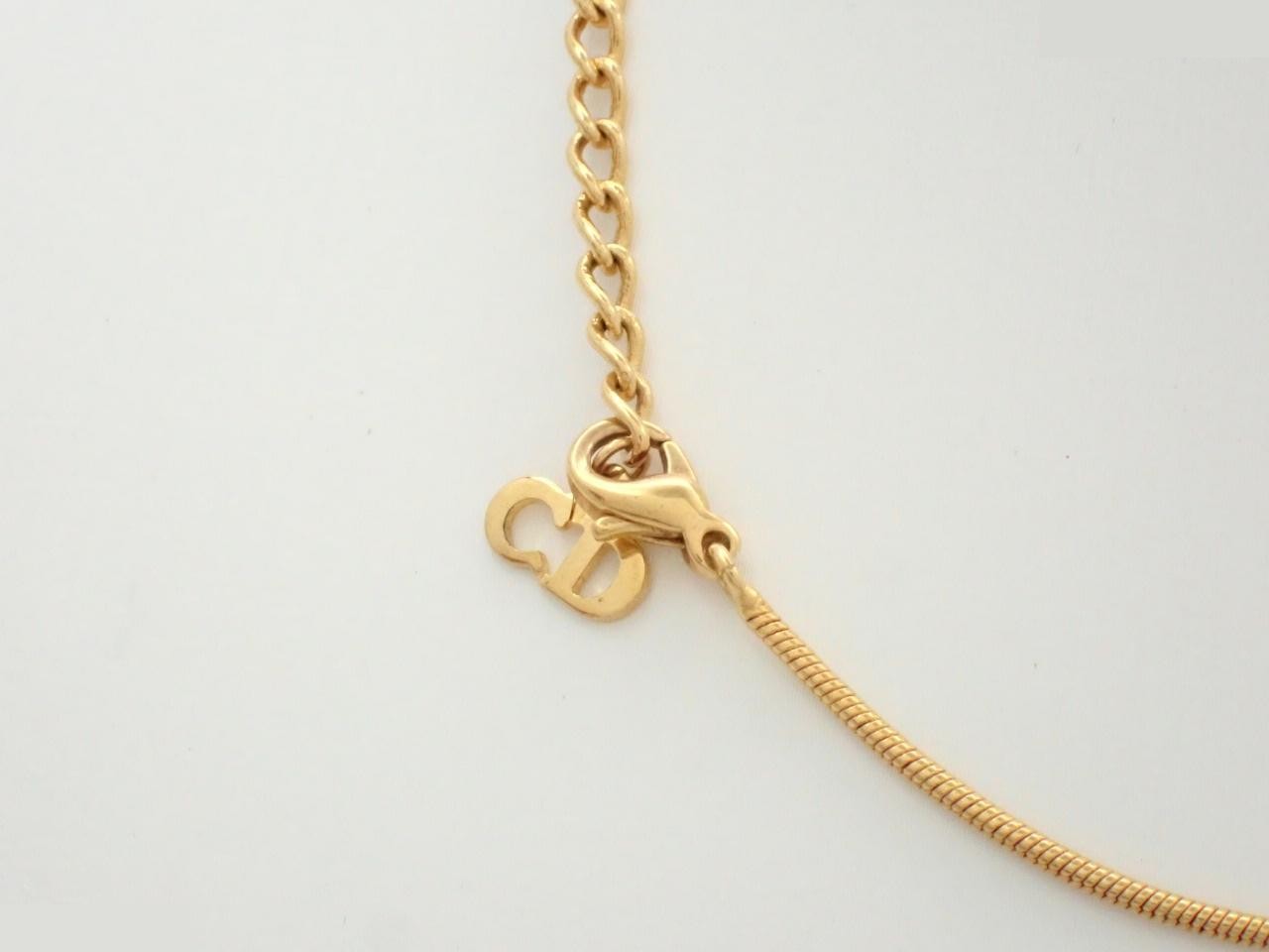 Other line: Precious metals, necklaces, pendants, neck circumference approximately 56 cm. — view 2