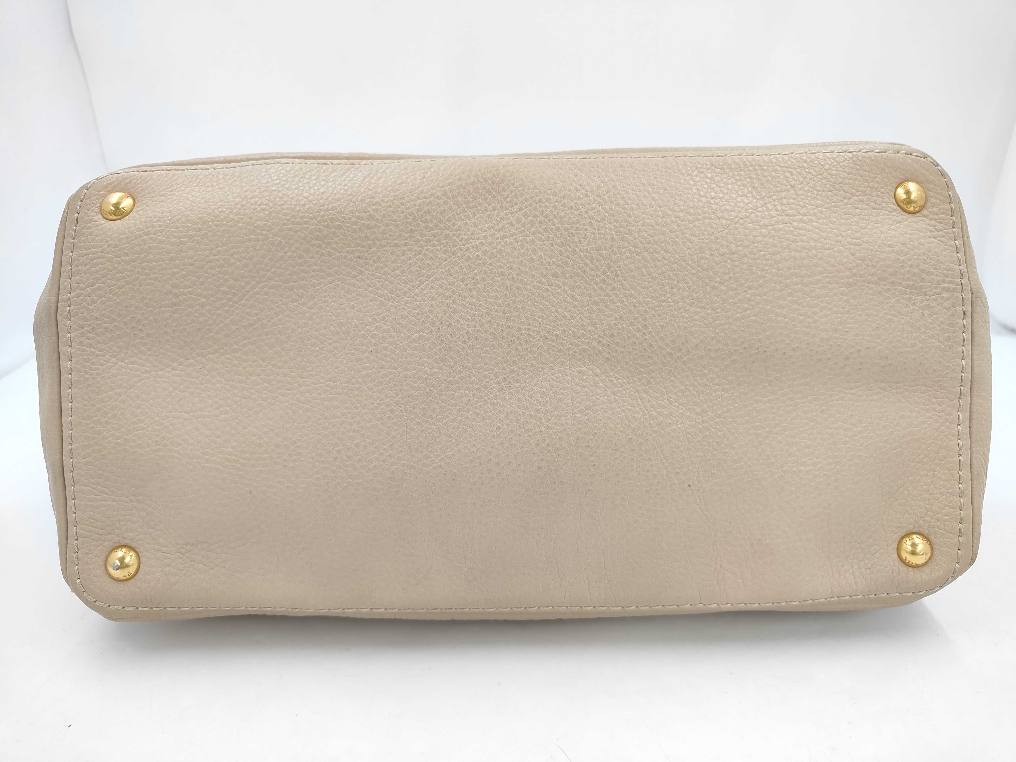 Leather 2-Way Tote Bag Beige BN2104 Tote Bag — view 3