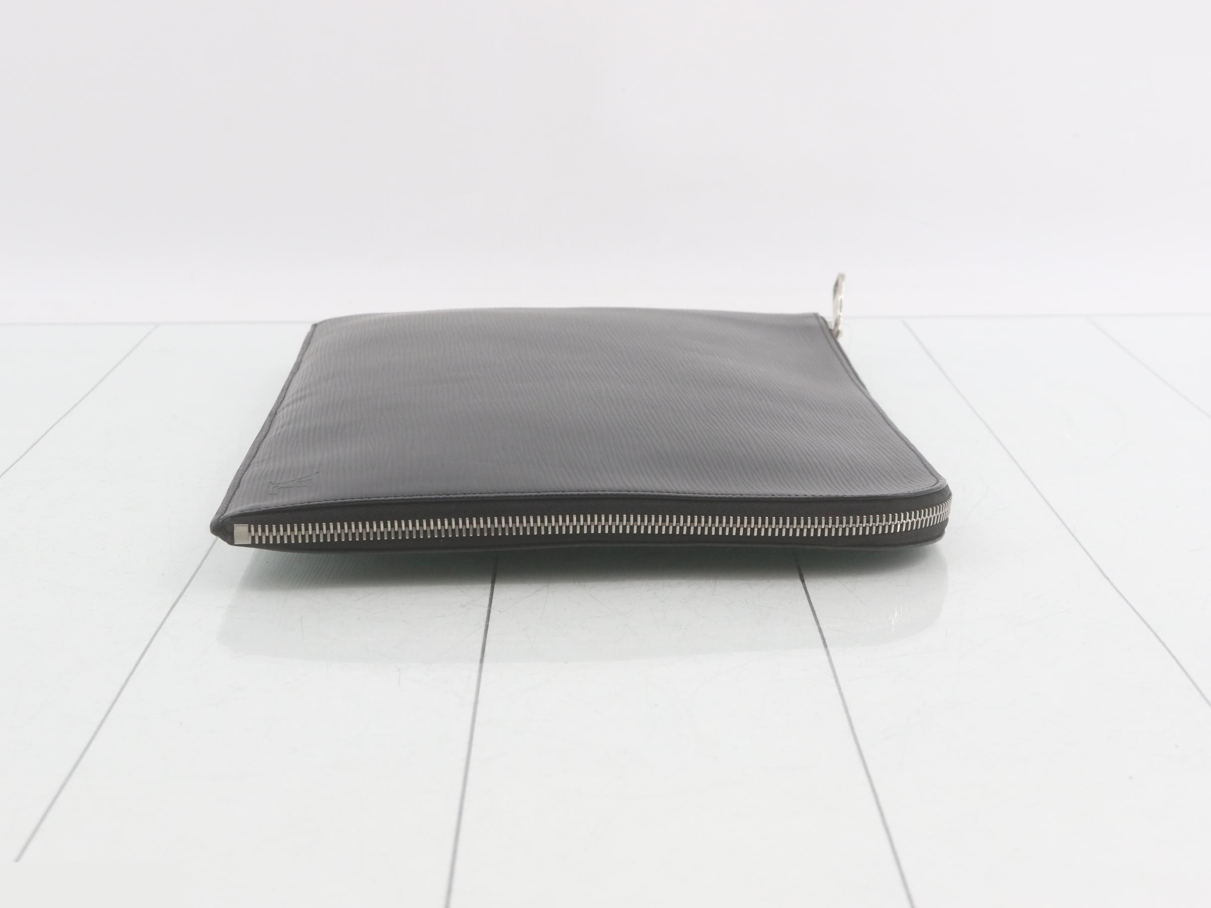Epi Pochette Jour GM Noir — view 3