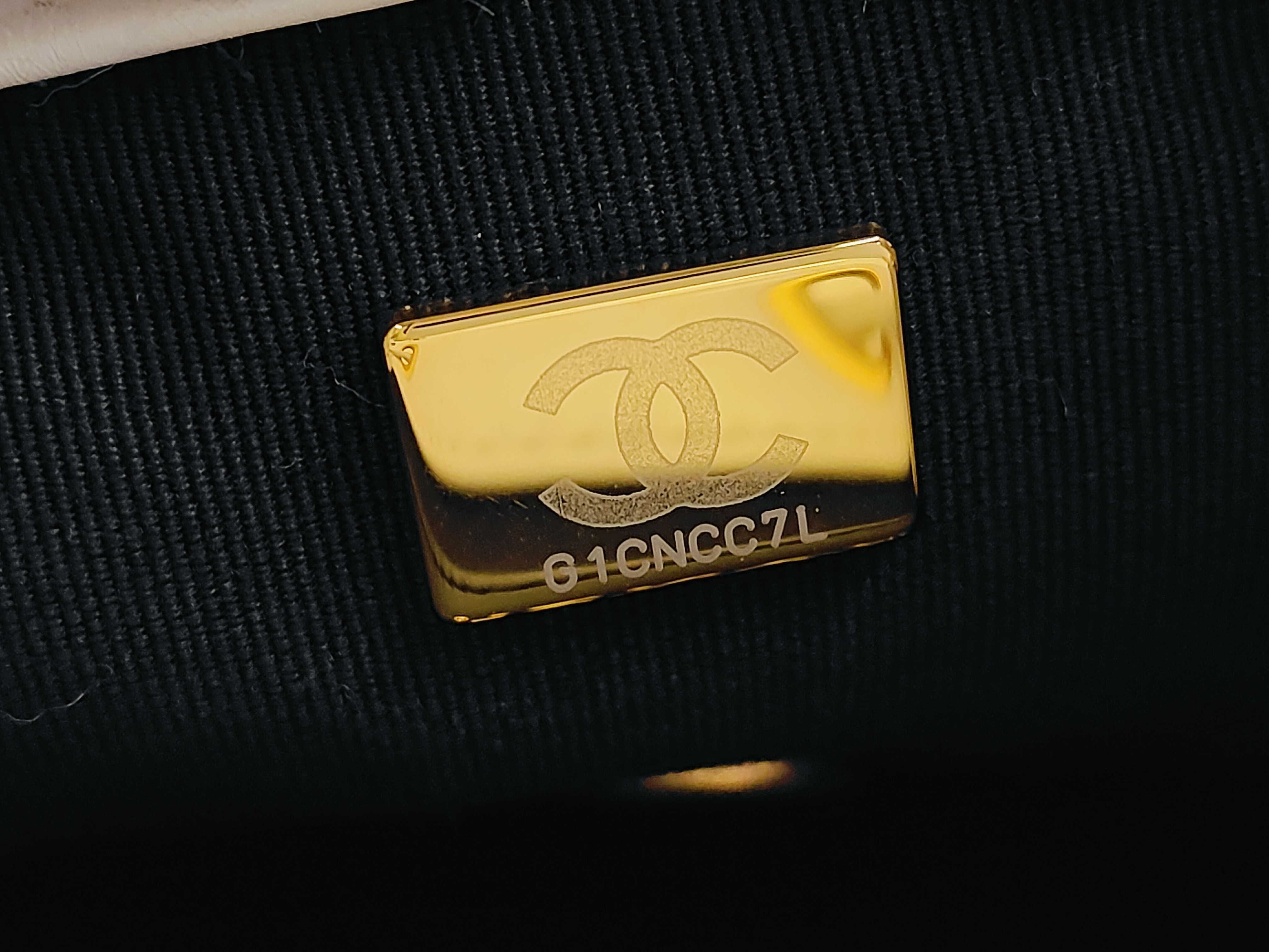 Channel Nuqu Shoulder Bag — view 12