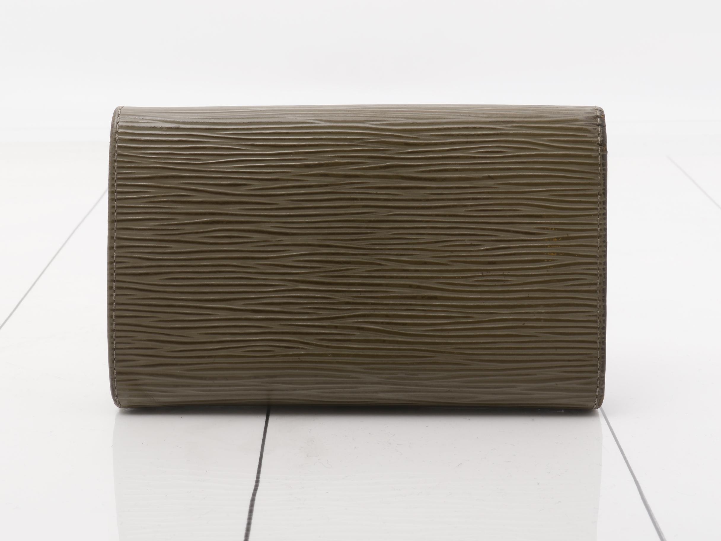 wallet — view 2