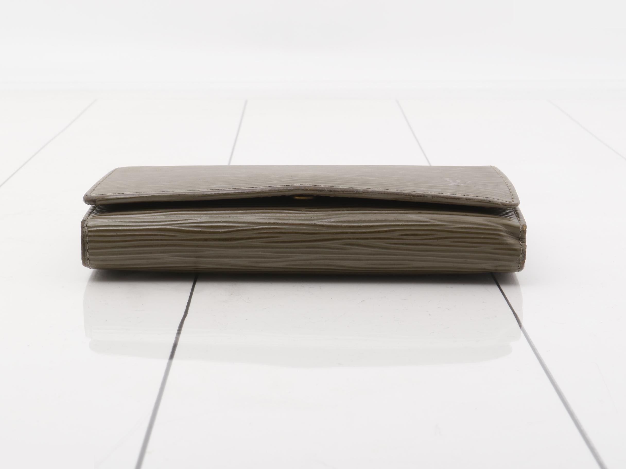 wallet — view 3