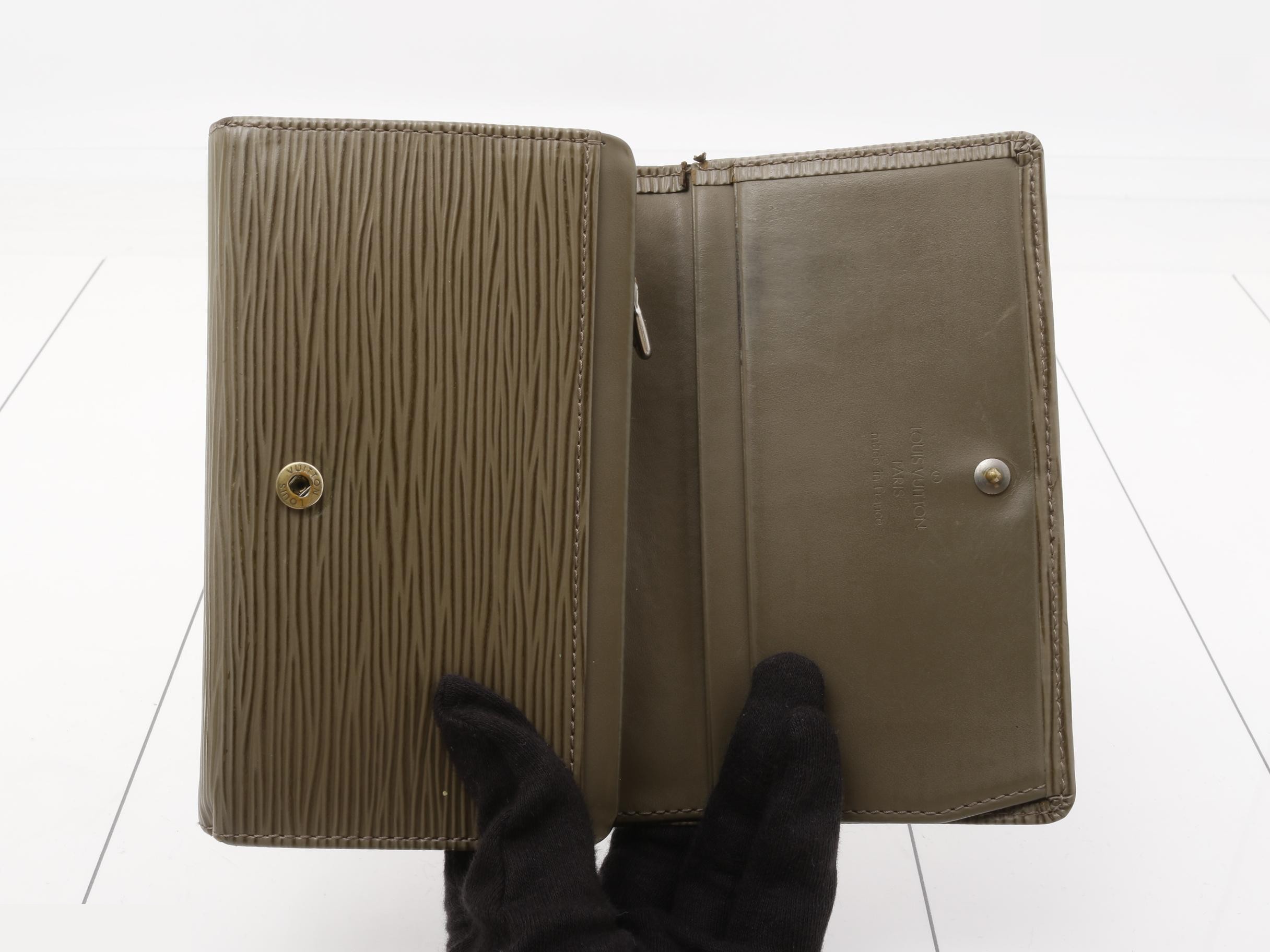 wallet — view 4