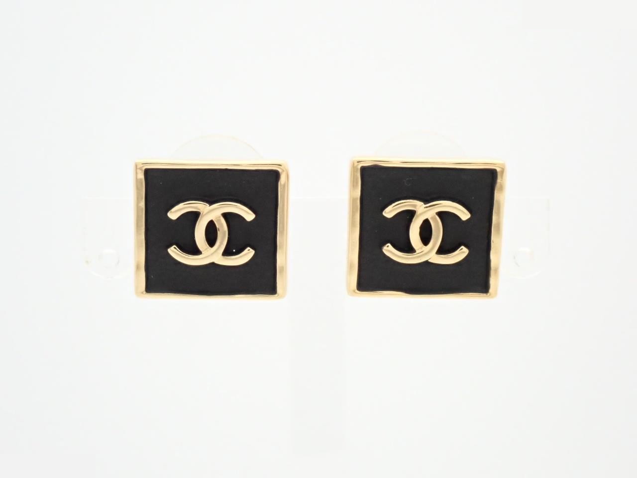 here mark earrings