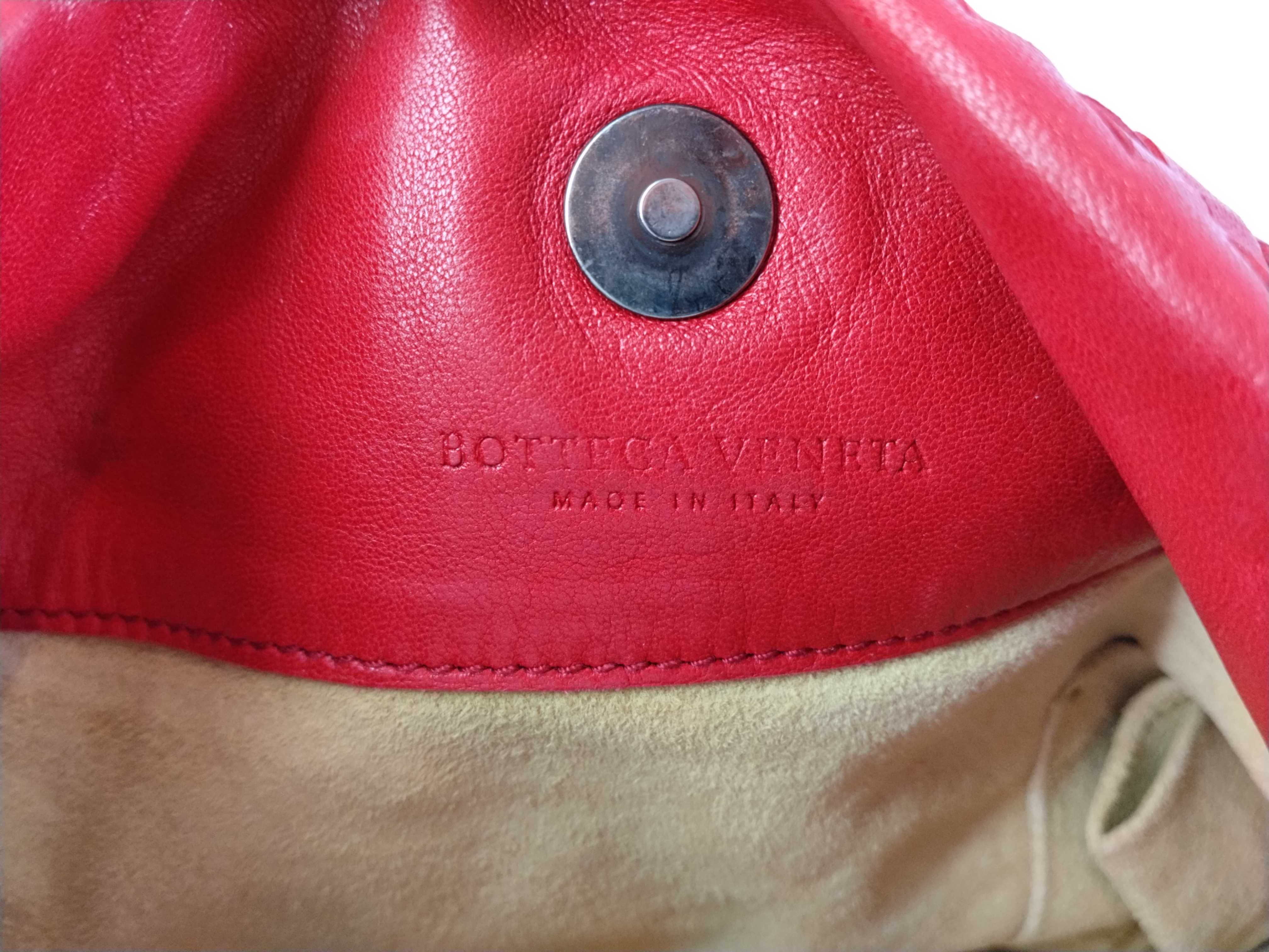 Intrecciato Shoulder Bag (Red) — view 11
