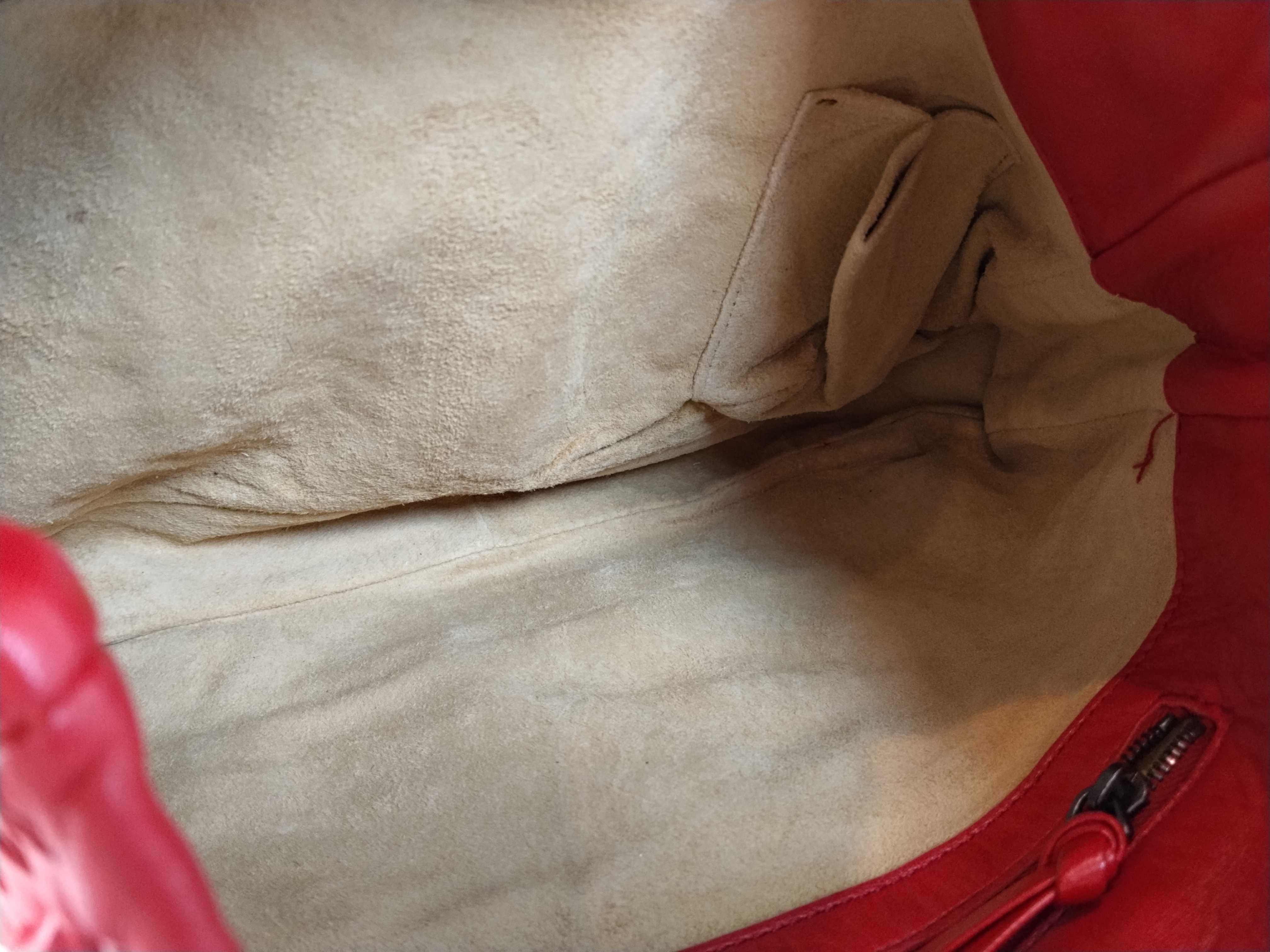 Intrecciato Shoulder Bag (Red) — view 9