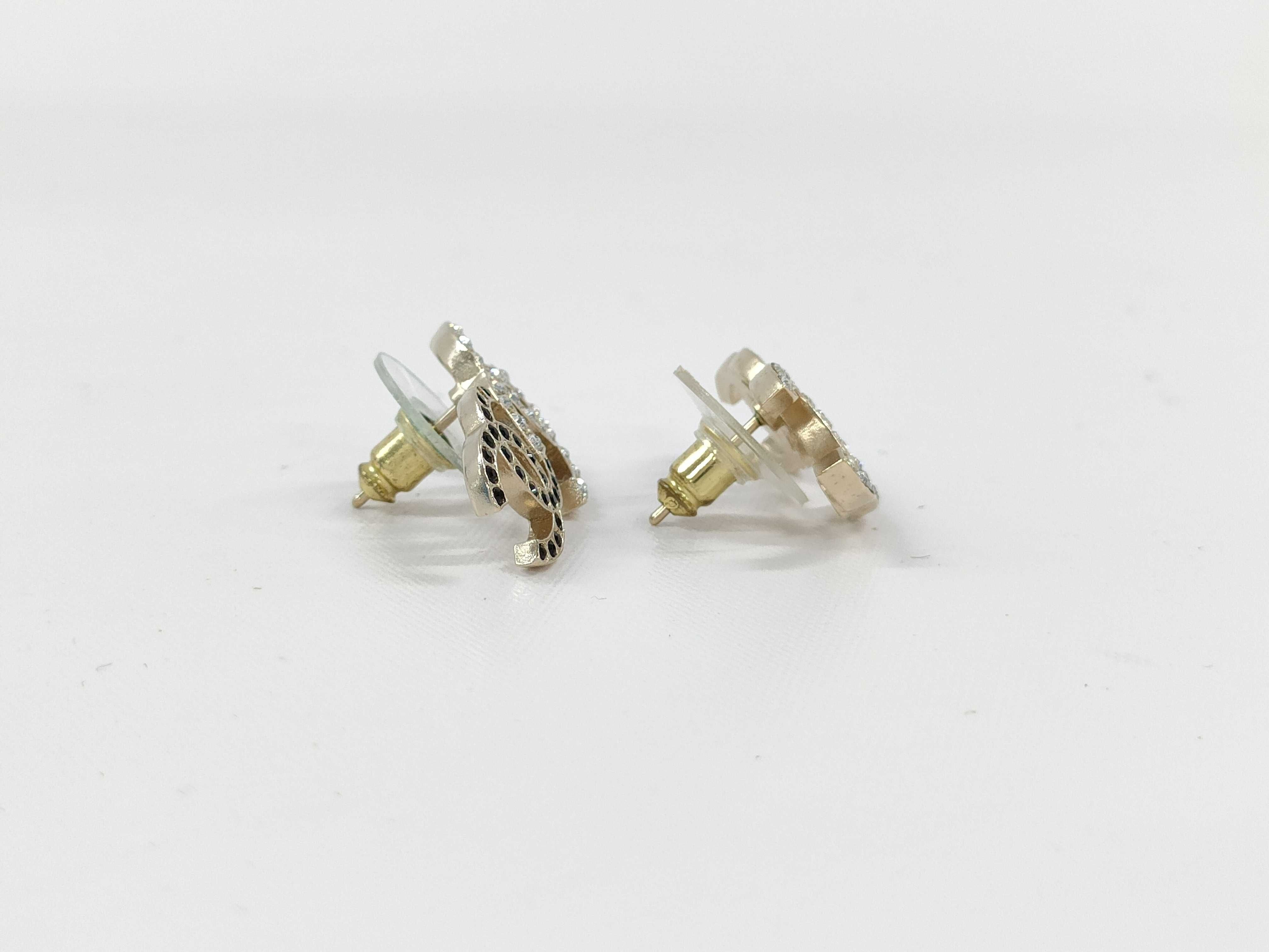 earrings — view 3