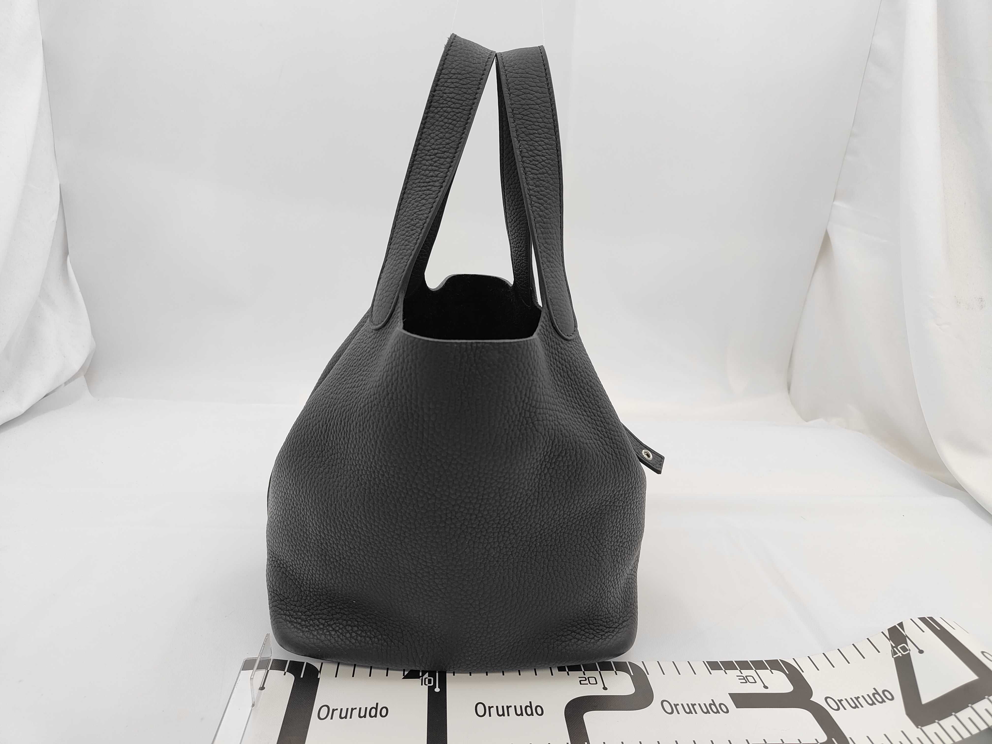 Picotin Lock MM handbag in black Taurillon leather with silver hardware (Z stamp). Includes dust bag and padlock. — view 2