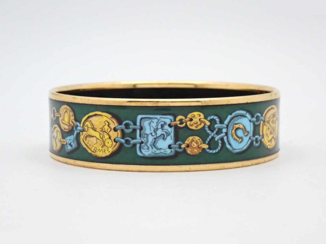 Enamel bangle, wrist circumference approximately 20cm