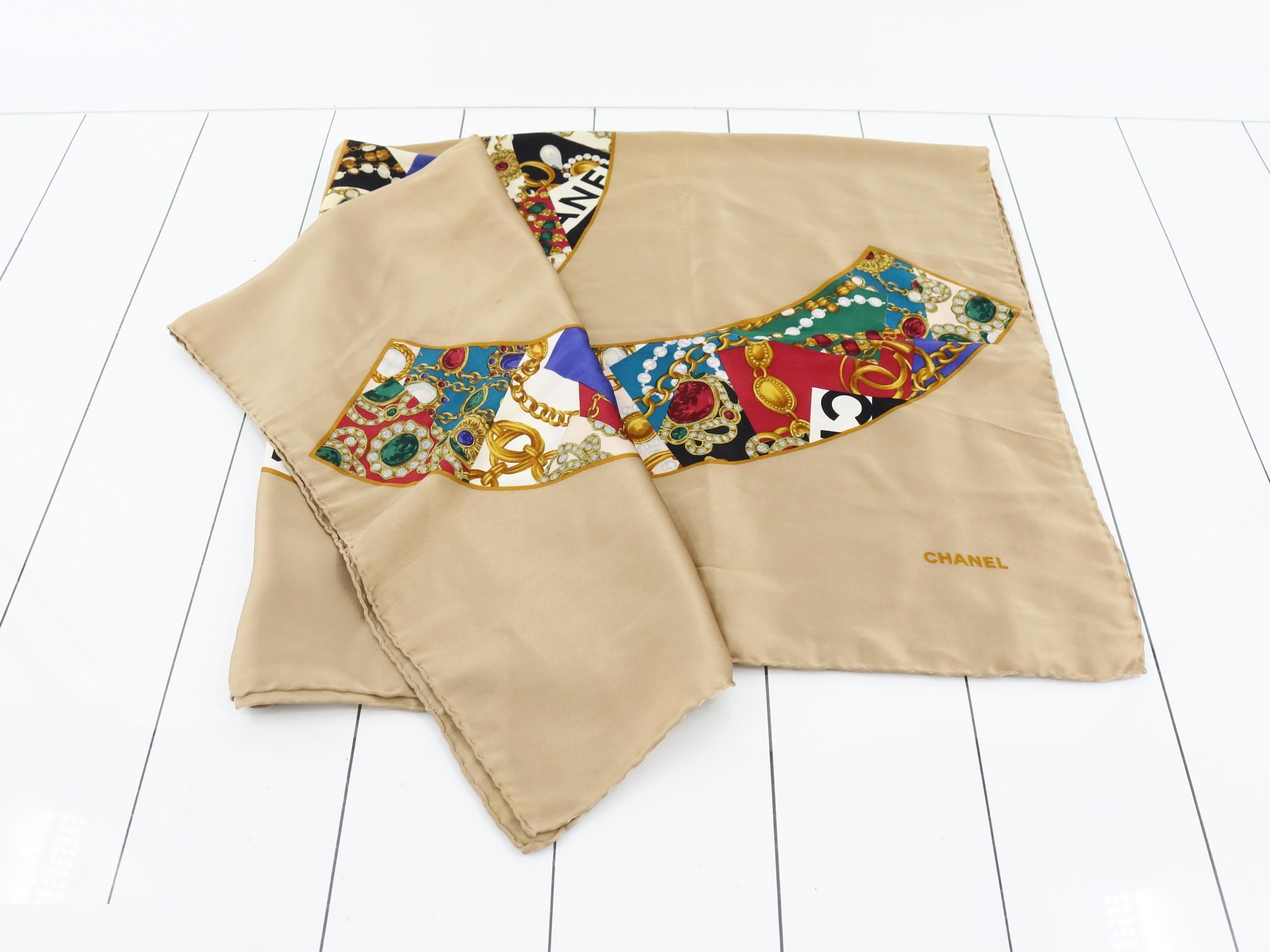 Other lines: Small items, accessories, scarves — view 3