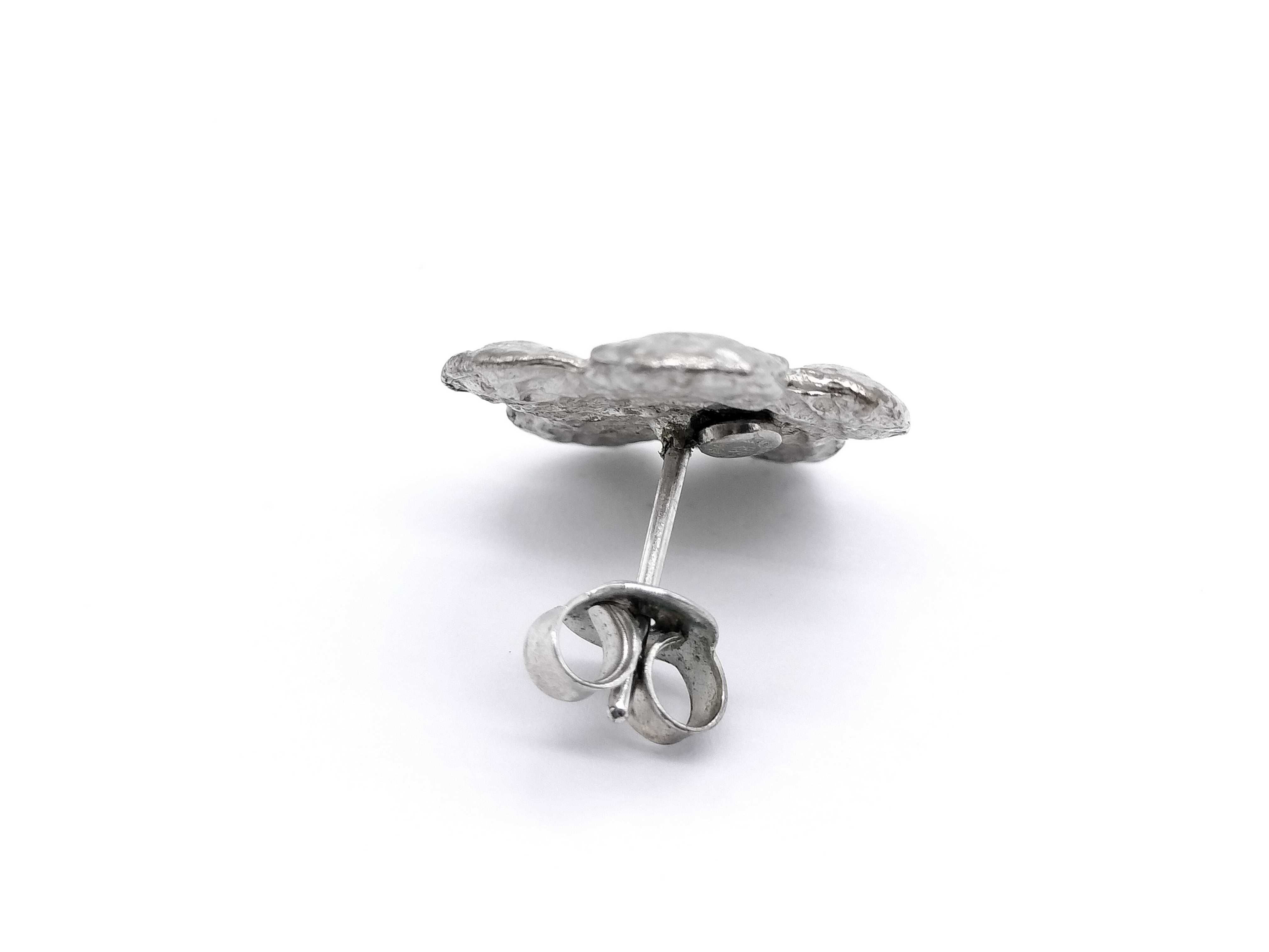 Camellia Earring (Single Earring) Camellia 98A Silver Color Earring — view 2