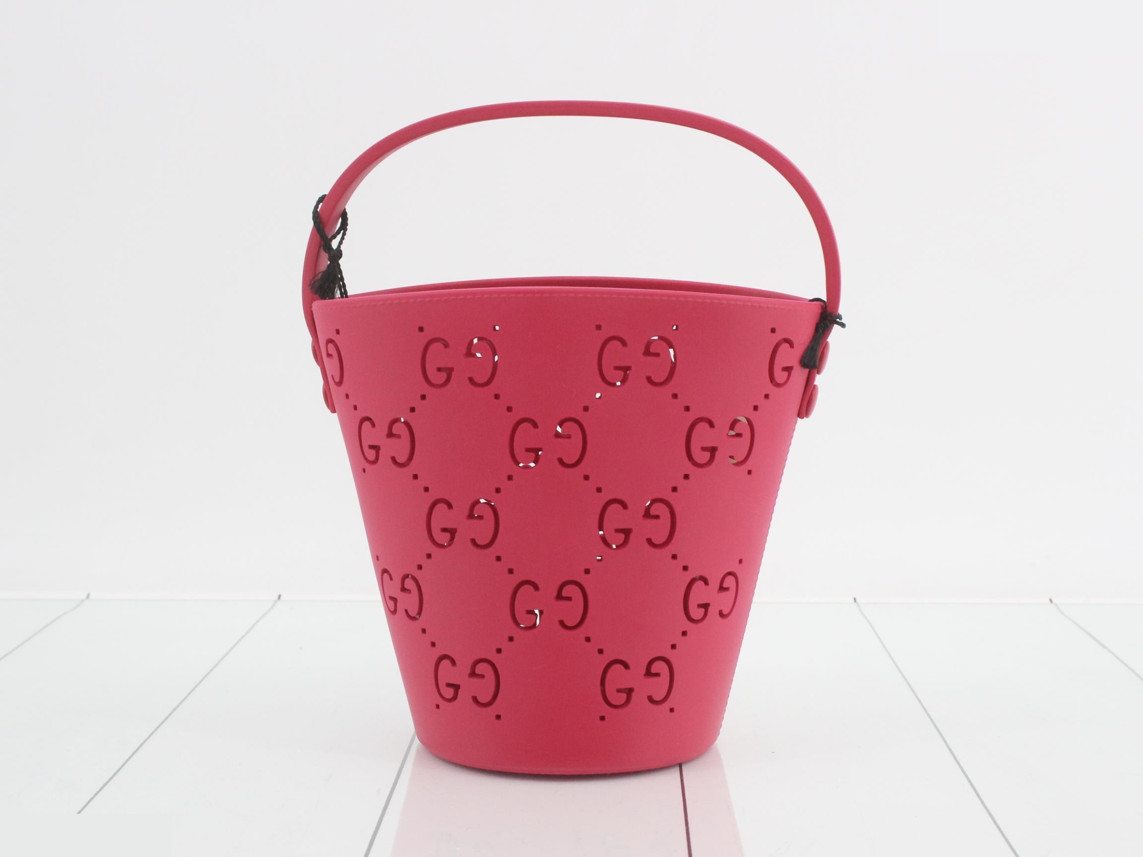Unused GG rubber bucket — view 2