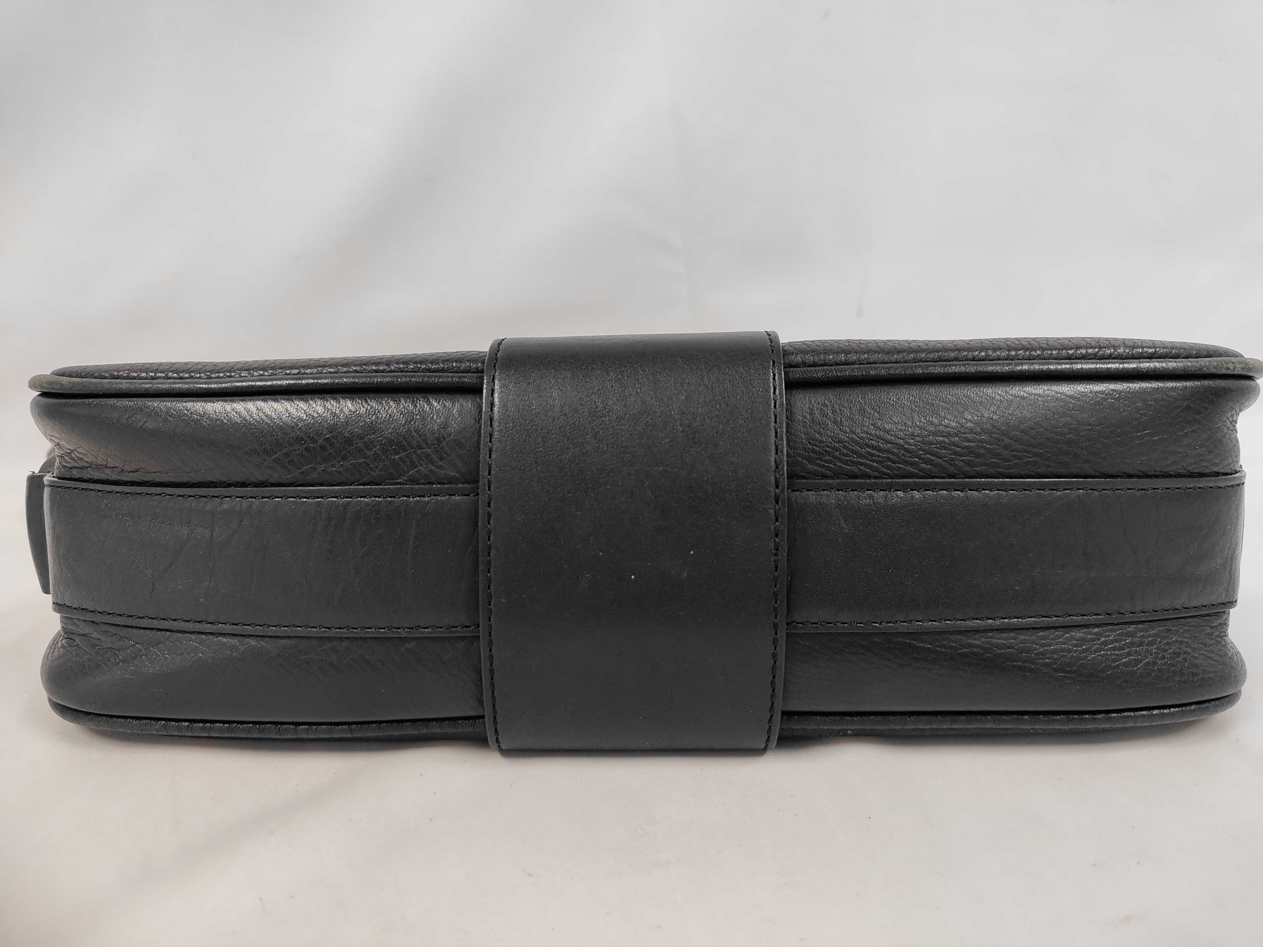 one-shoulder leather handbag, black. — view 4