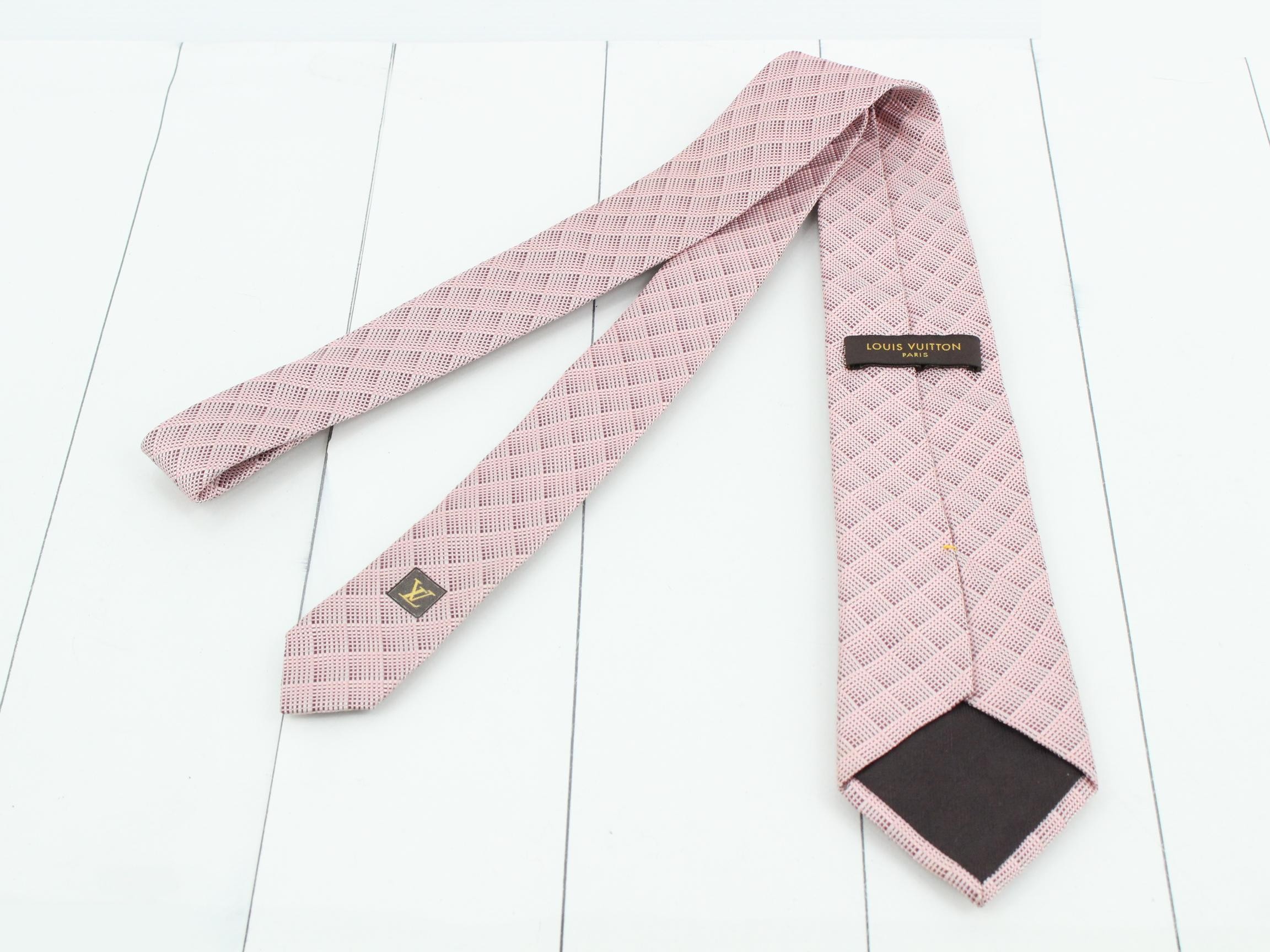 tie — view 2