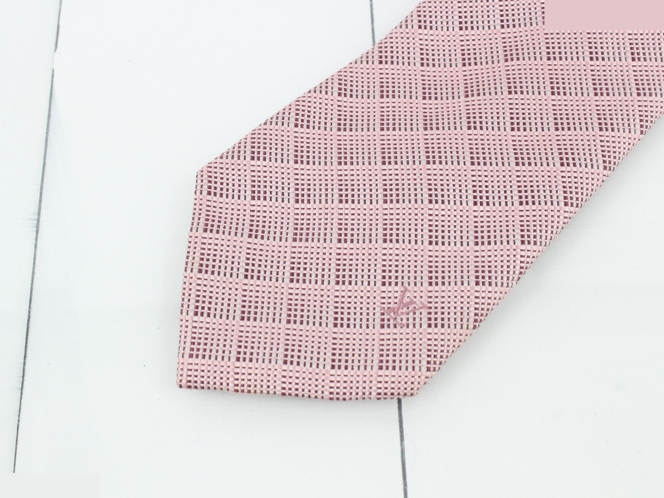 tie — view 3