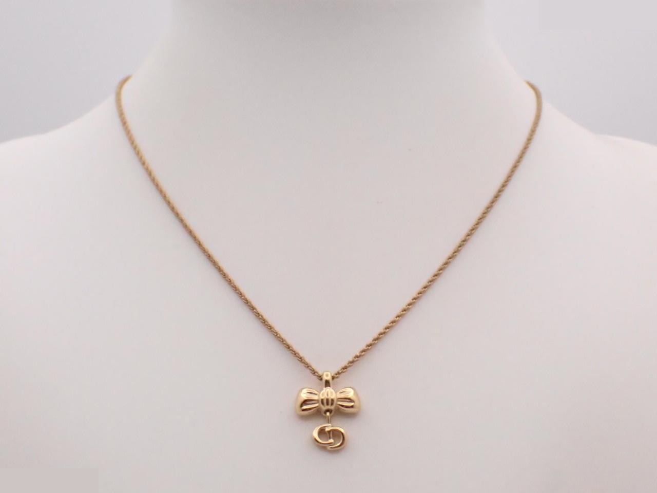 necklace — view 3