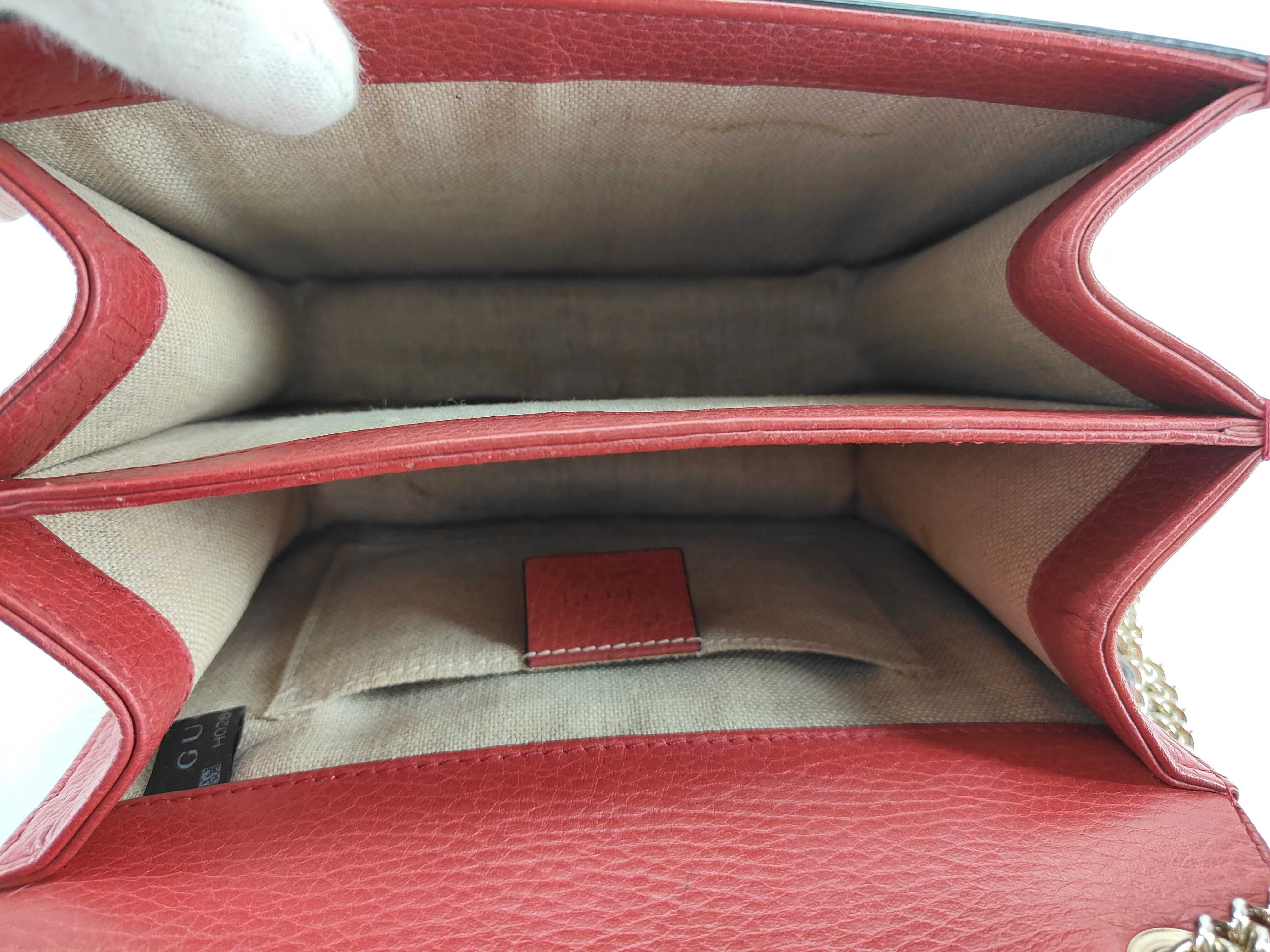 Interlocking Chain Shoulder Bag — view 11