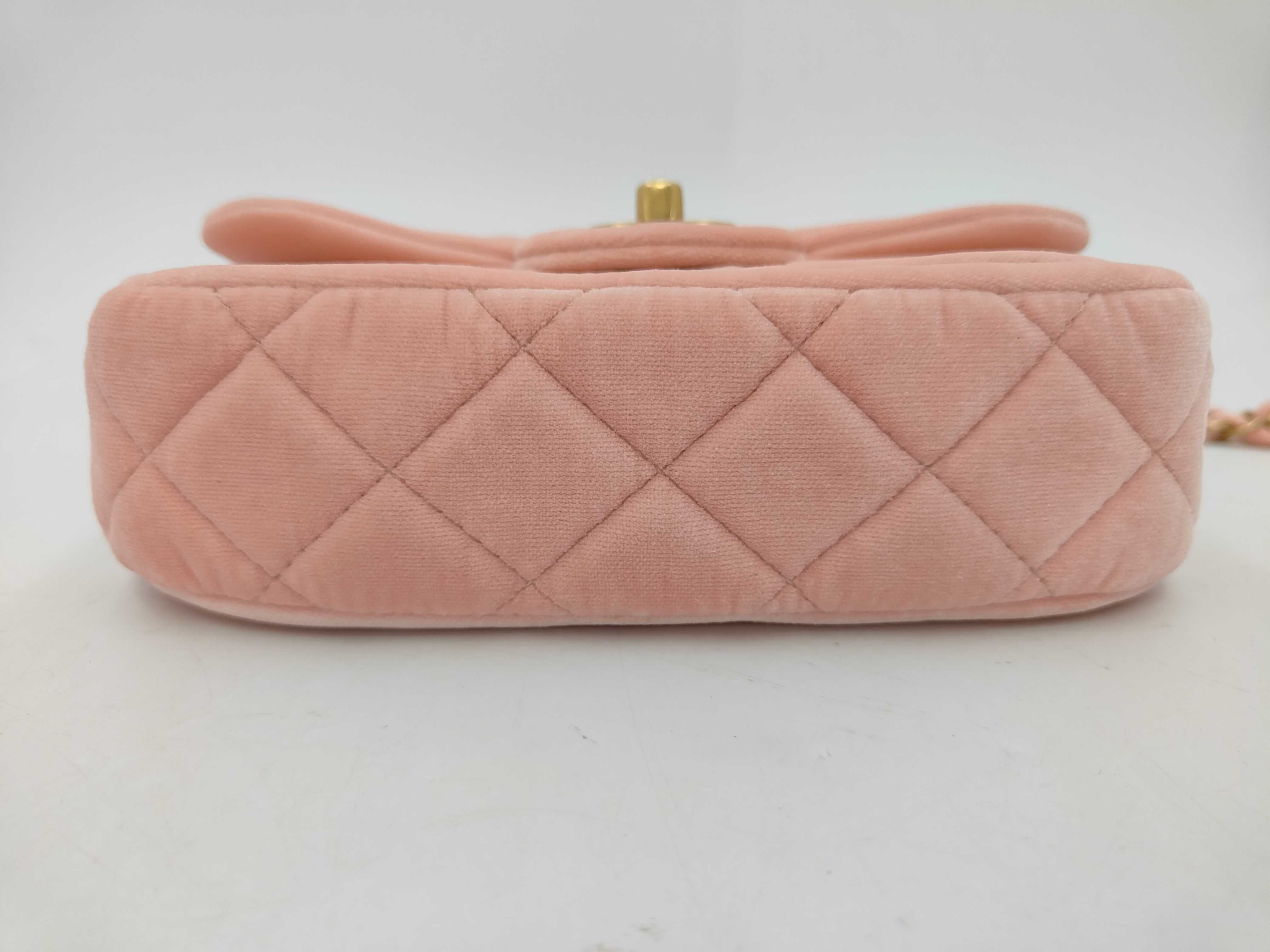 Matelassé Shoulder Bag (Random Serial Number, Matte Gold Hardware) — view 6
