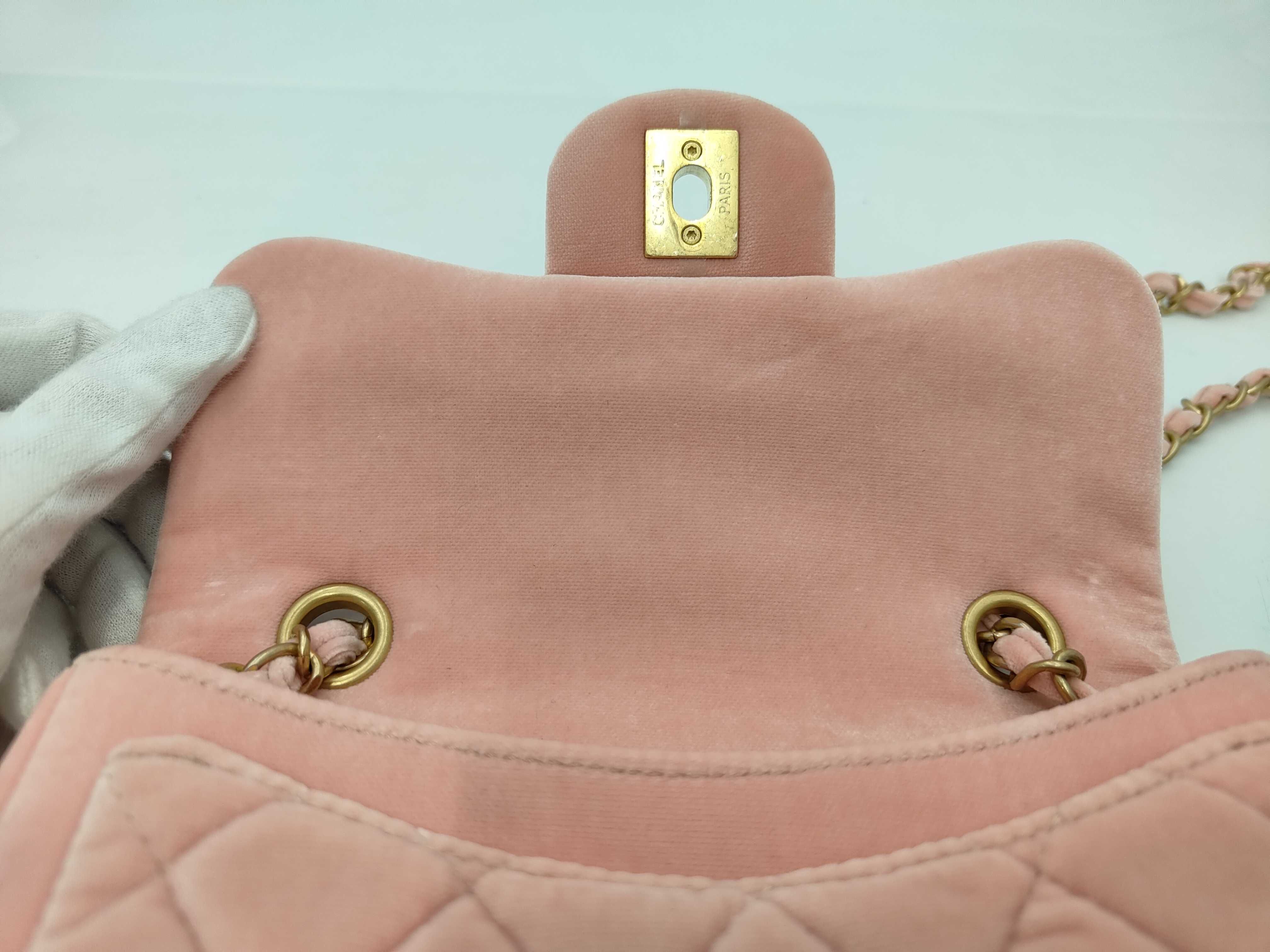 Matelassé Shoulder Bag (Random Serial Number, Matte Gold Hardware) — view 8