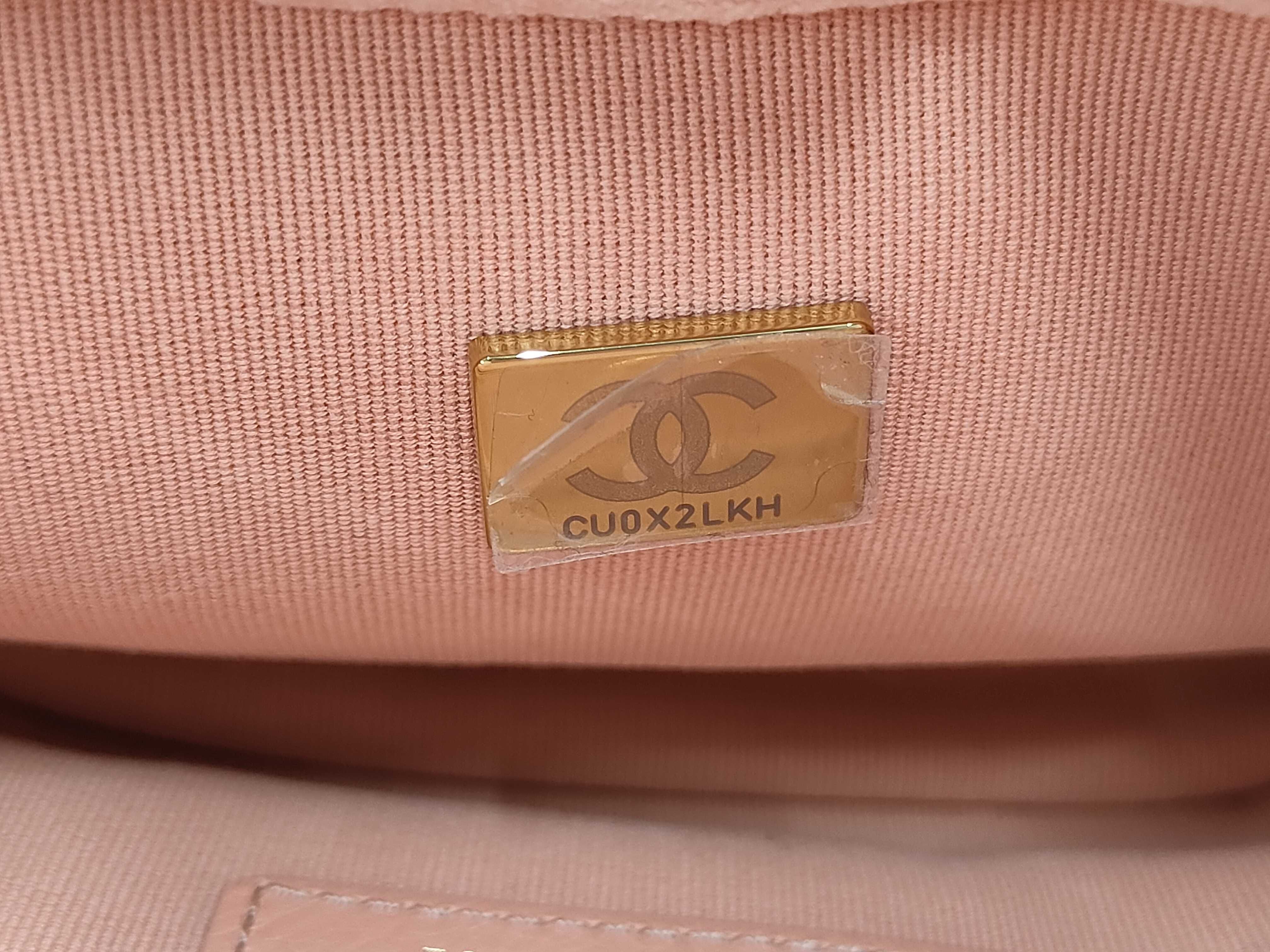 Matelassé Shoulder Bag (Random Serial Number, Matte Gold Hardware) — view 10