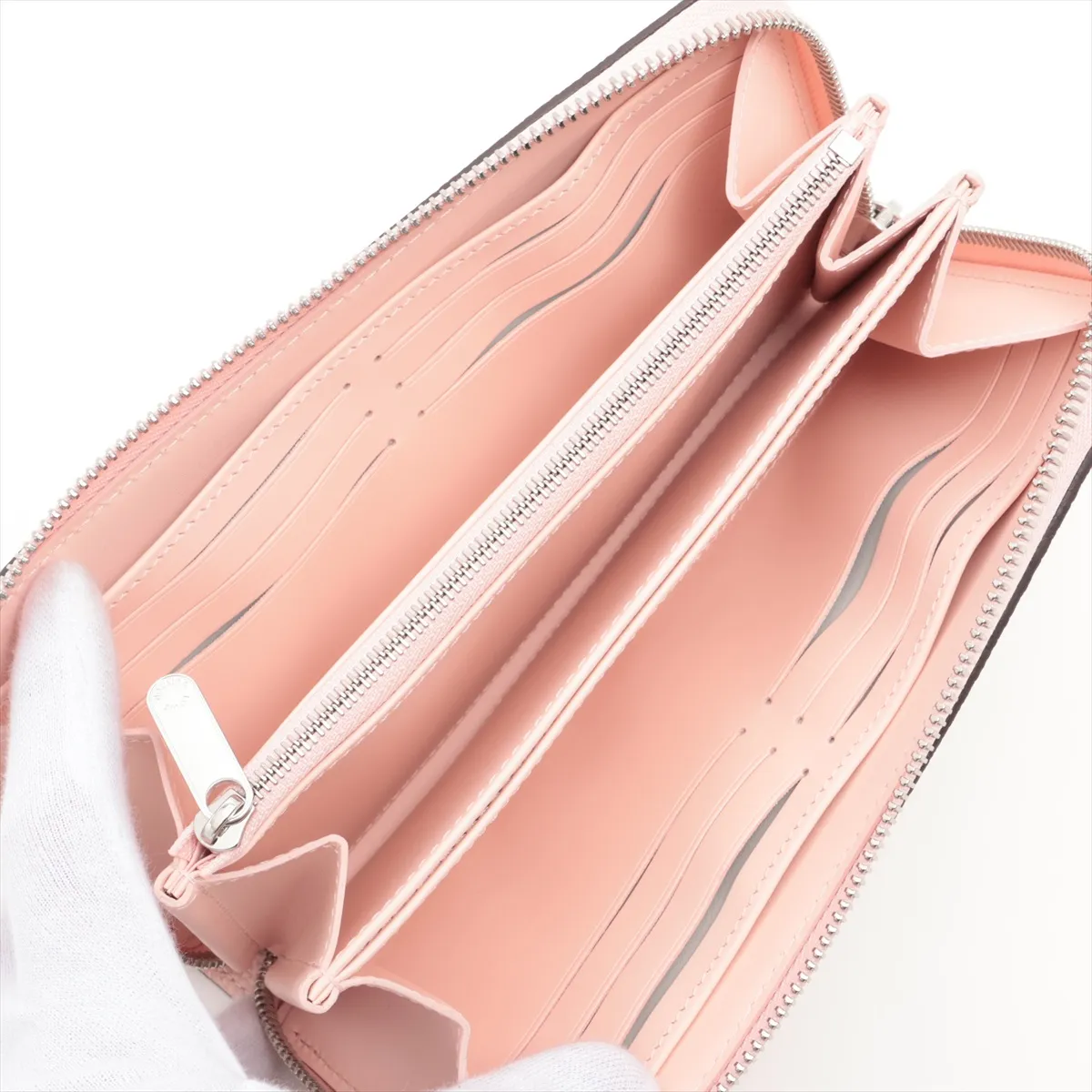 Mahina Zippy Wallet M82755 Rose Jasmine Round Zip Wallet (RFID detected) — view 3
