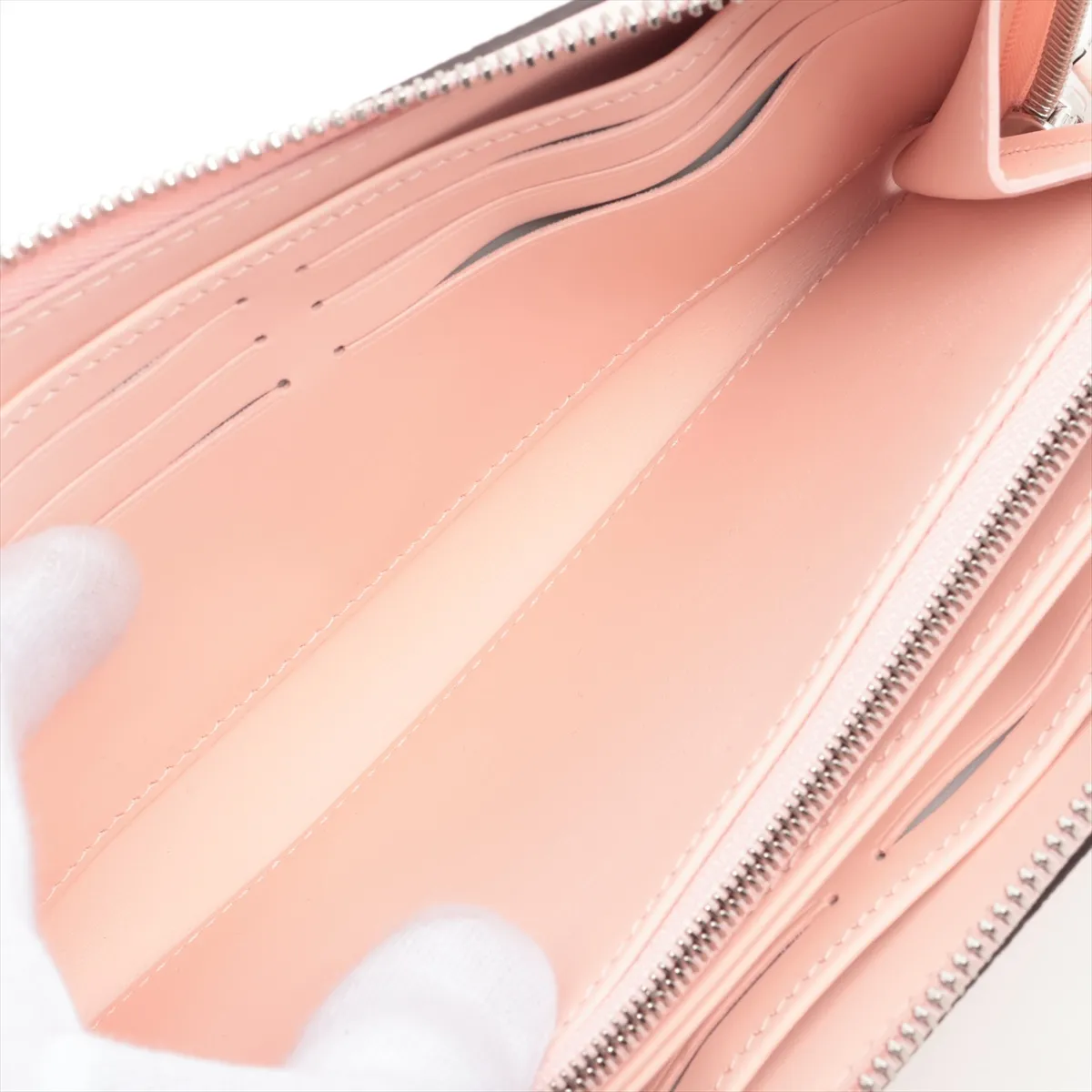 Mahina Zippy Wallet M82755 Rose Jasmine Round Zip Wallet (RFID detected) — view 5