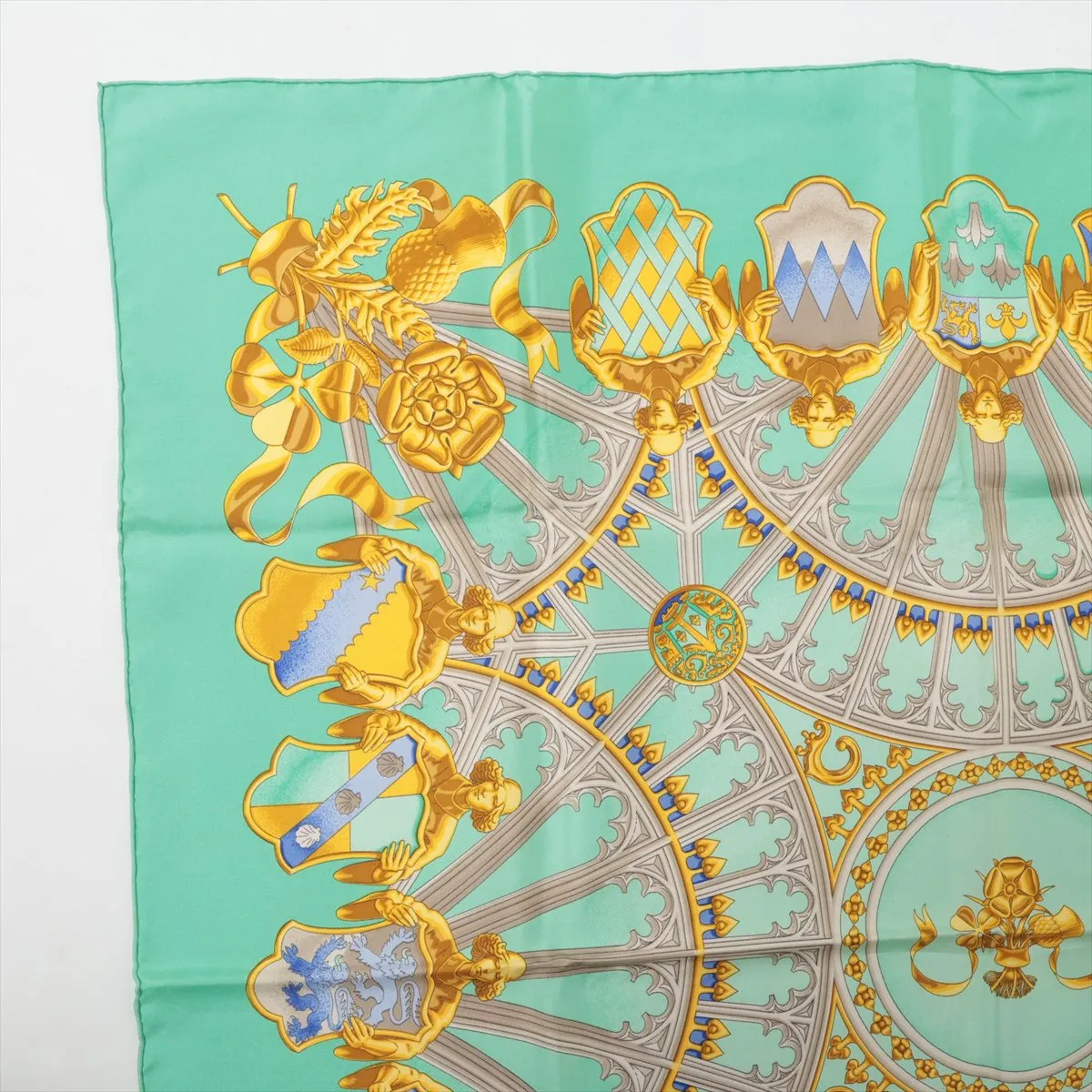 Carre 90 BRITISH HERALDRY British coat of arms scarf, silk, green. — view 2