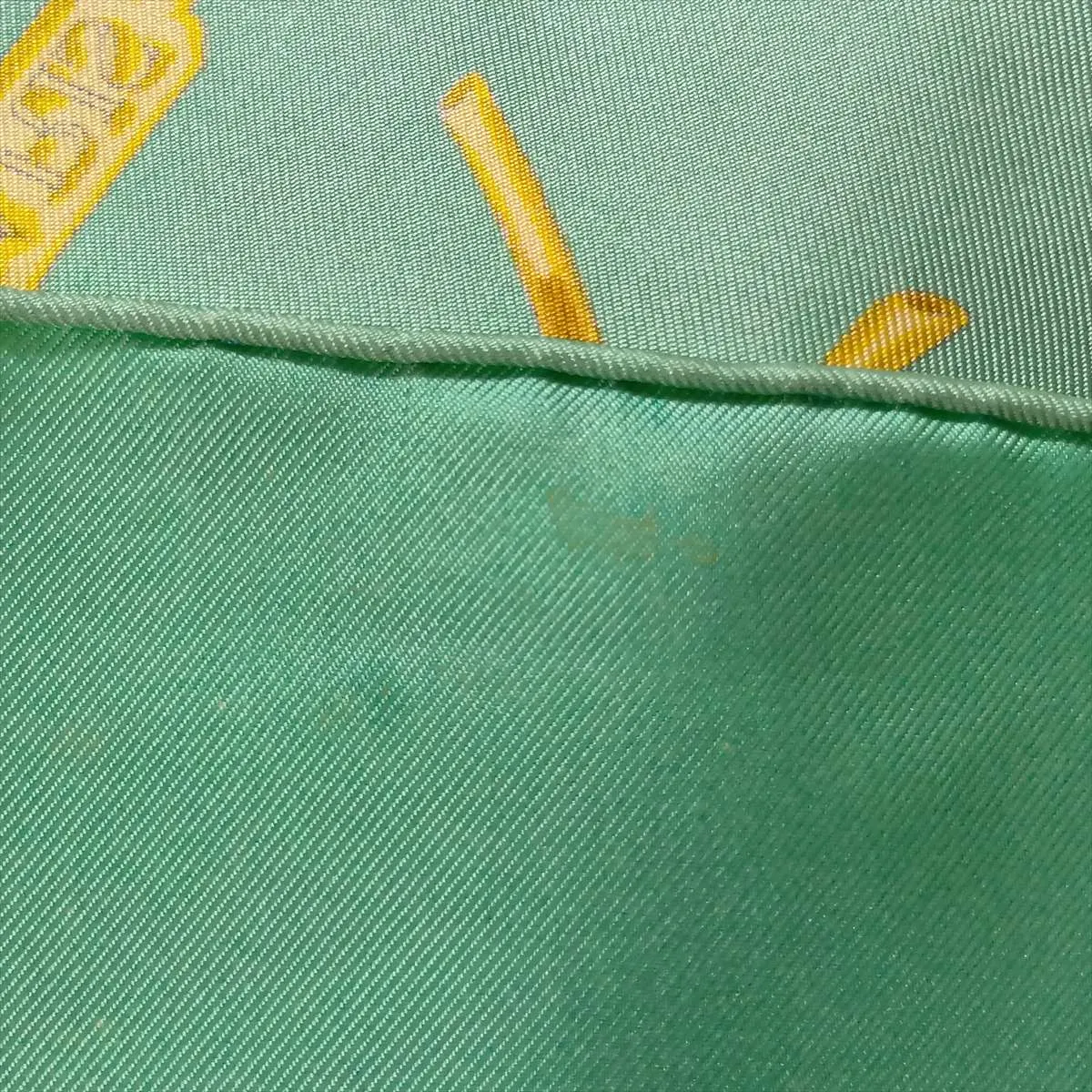 Carre 90 BRITISH HERALDRY British coat of arms scarf, silk, green. — view 11