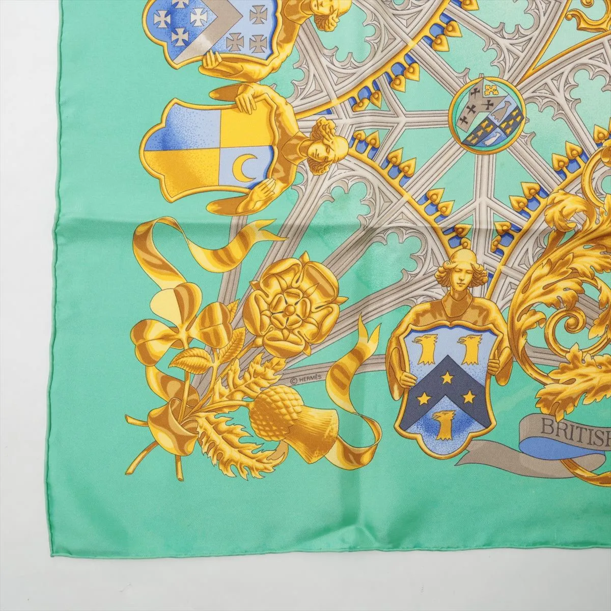 Carre 90 BRITISH HERALDRY British coat of arms scarf, silk, green. — view 5