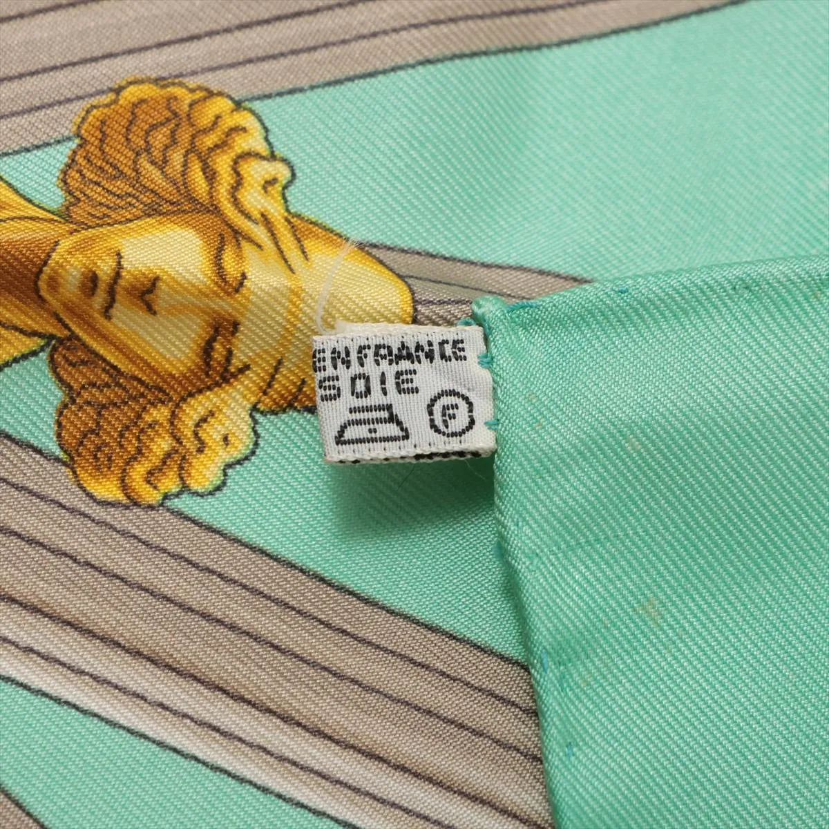 Carre 90 BRITISH HERALDRY British coat of arms scarf, silk, green. — view 8