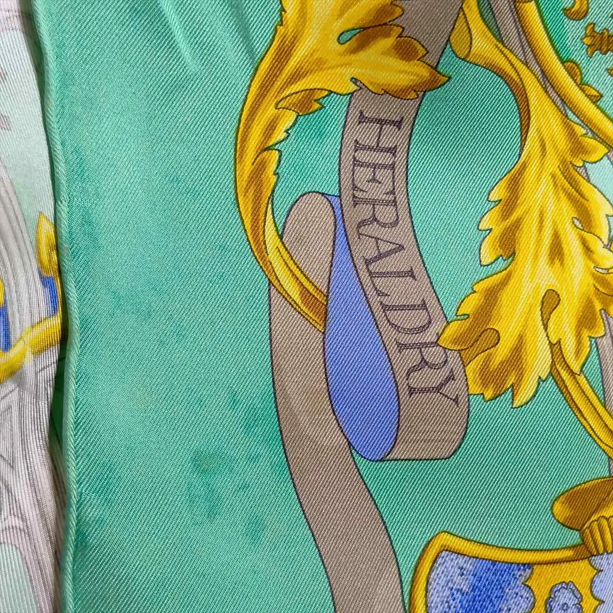 Carre 90 BRITISH HERALDRY British coat of arms scarf, silk, green. — view 9