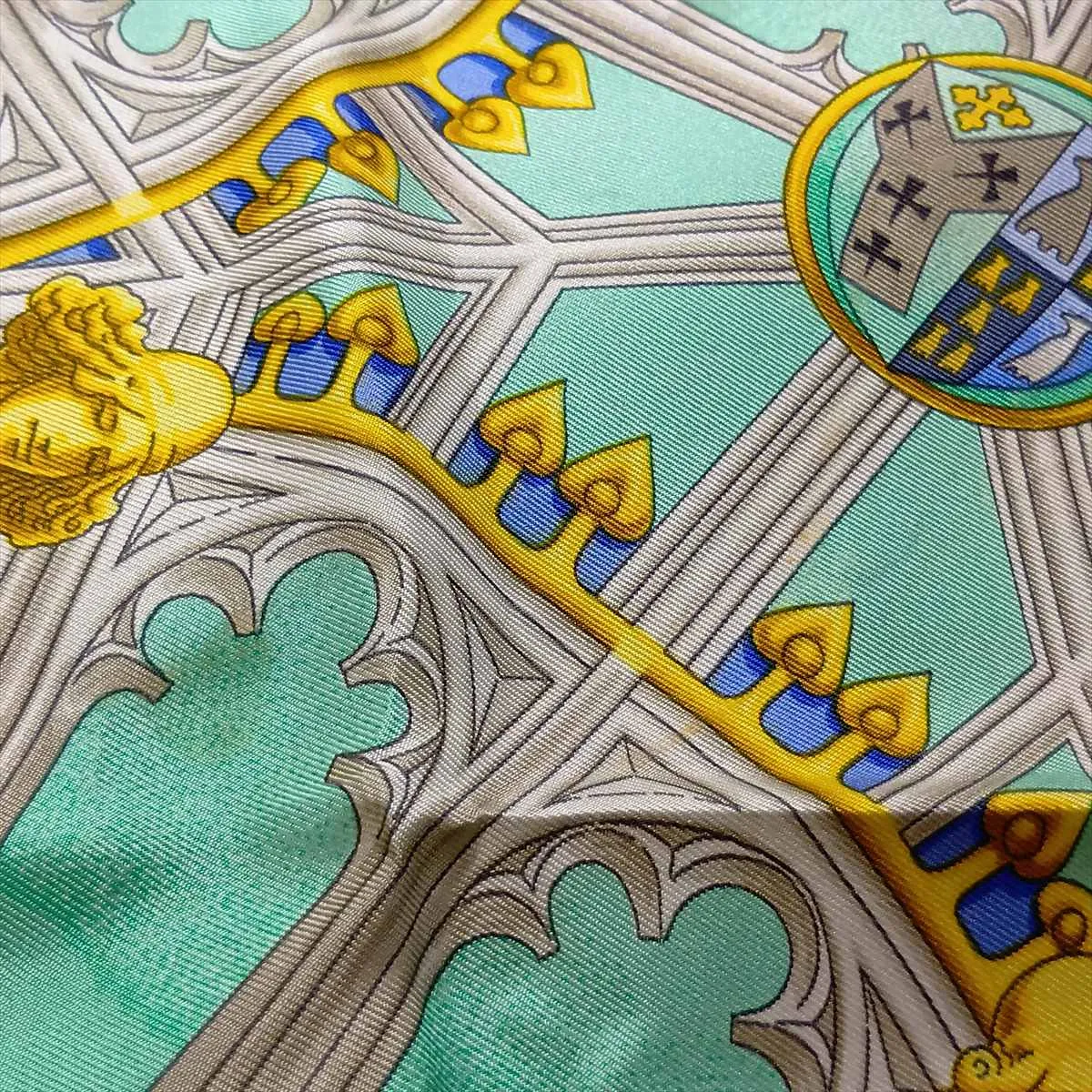 Carre 90 BRITISH HERALDRY British coat of arms scarf, silk, green. — view 10