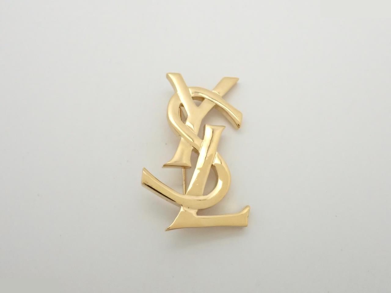 brooch