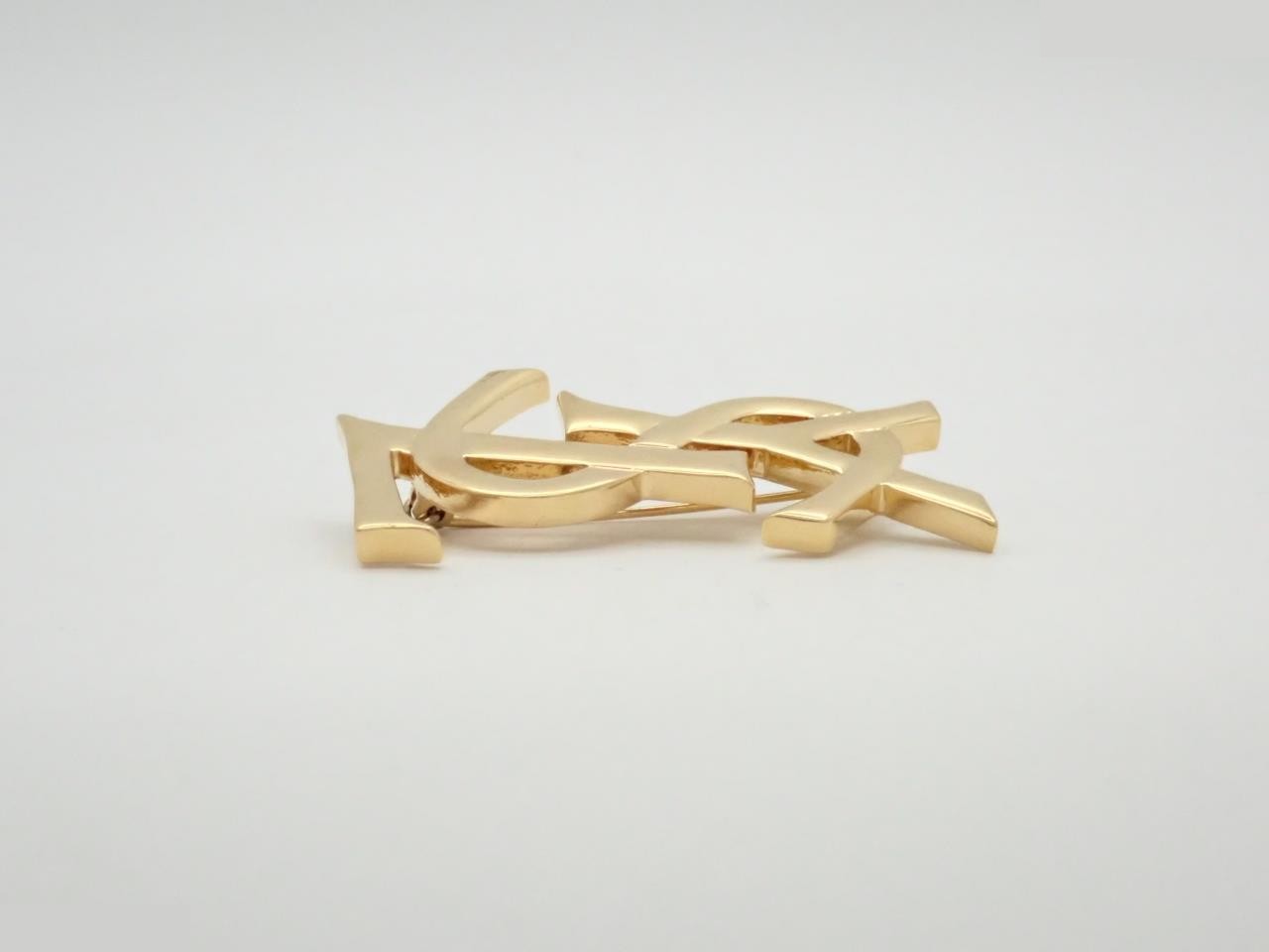brooch — view 3
