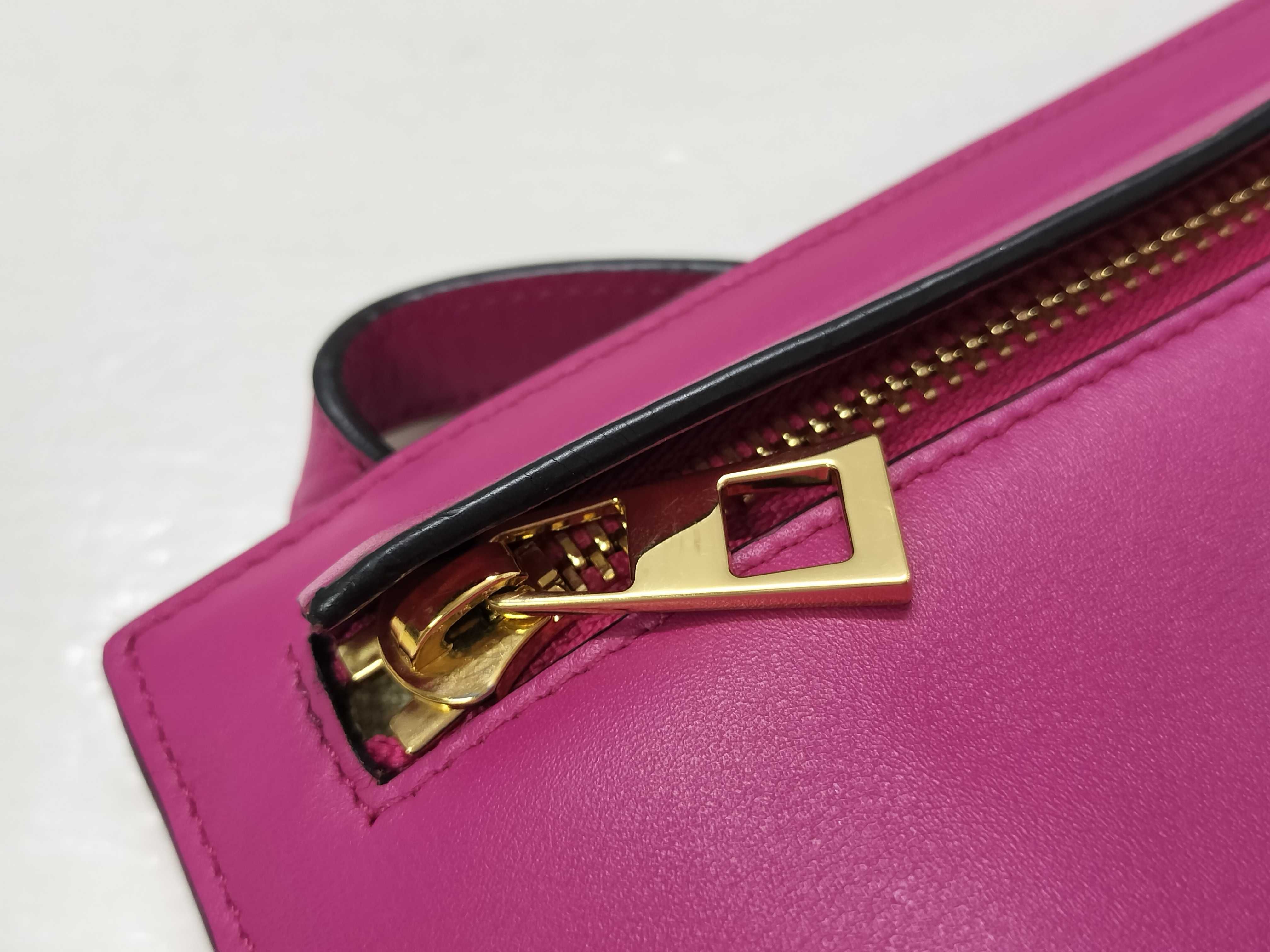 Anagram T Pouch Leather Shoulder Bag Pink Shoulder Bag — view 12