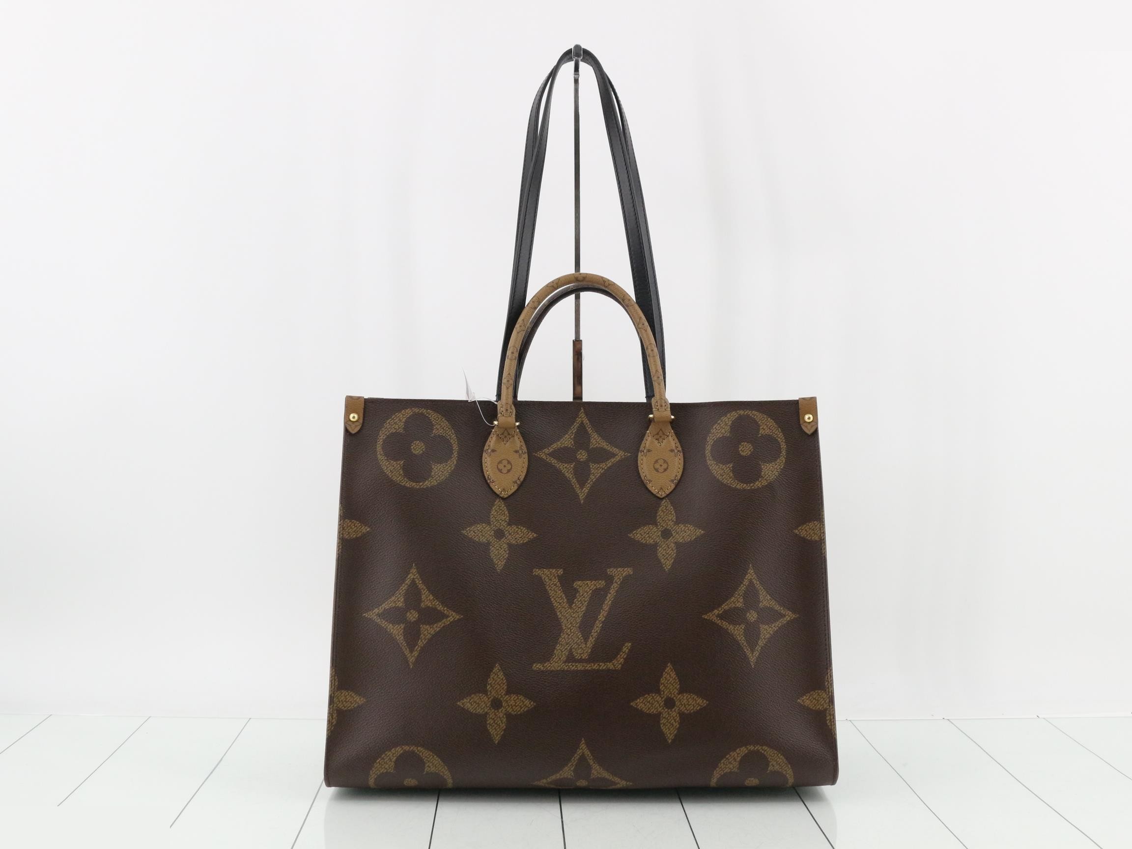 Monogram Giant Reverse OnTheGo GM 2-Way Tote Bag — view 2